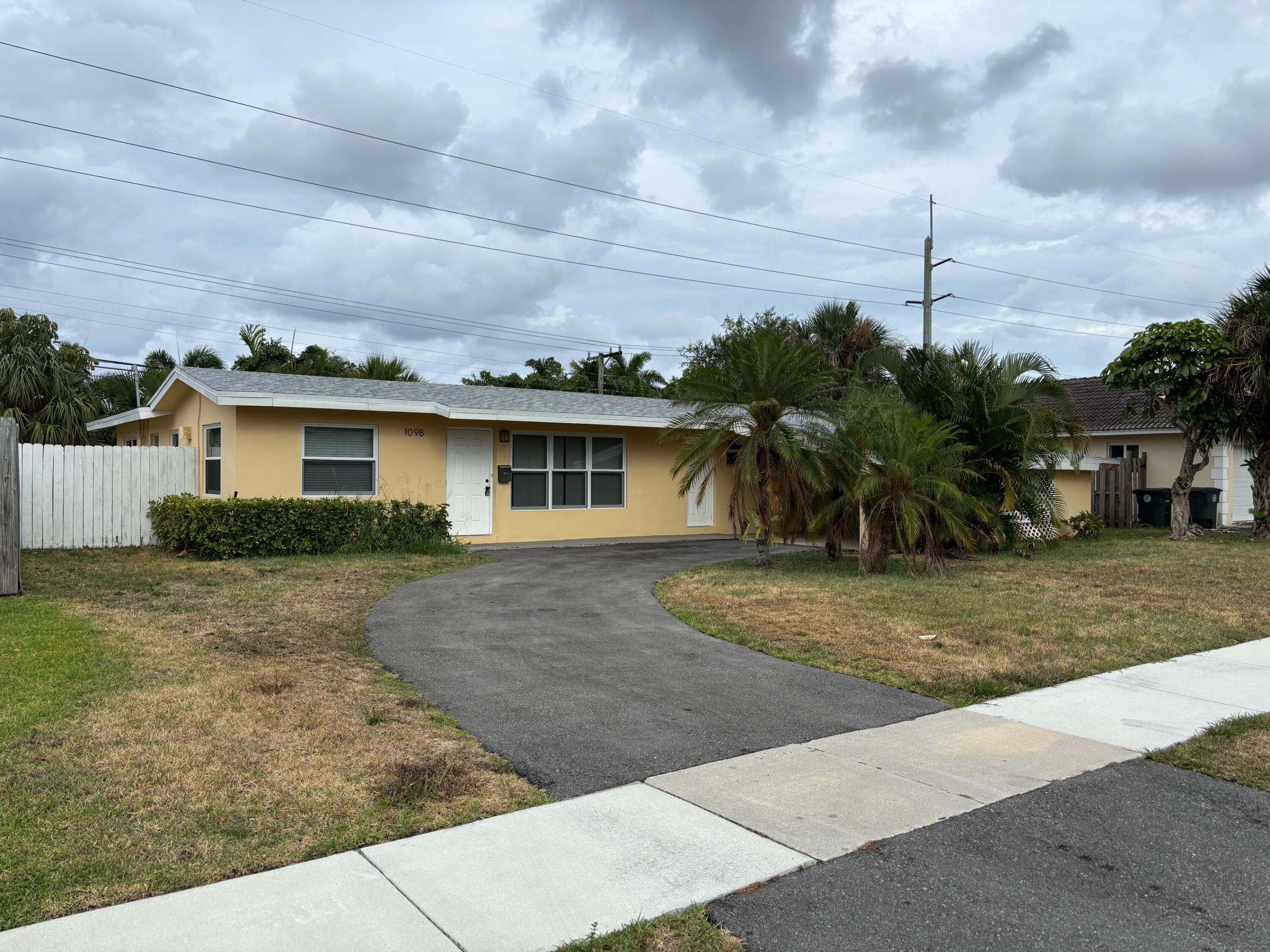 1098 Sw 9th Avenue, Boca Raton, Palm Beach County, Florida - 3 Bedrooms  
2 Bathrooms - 