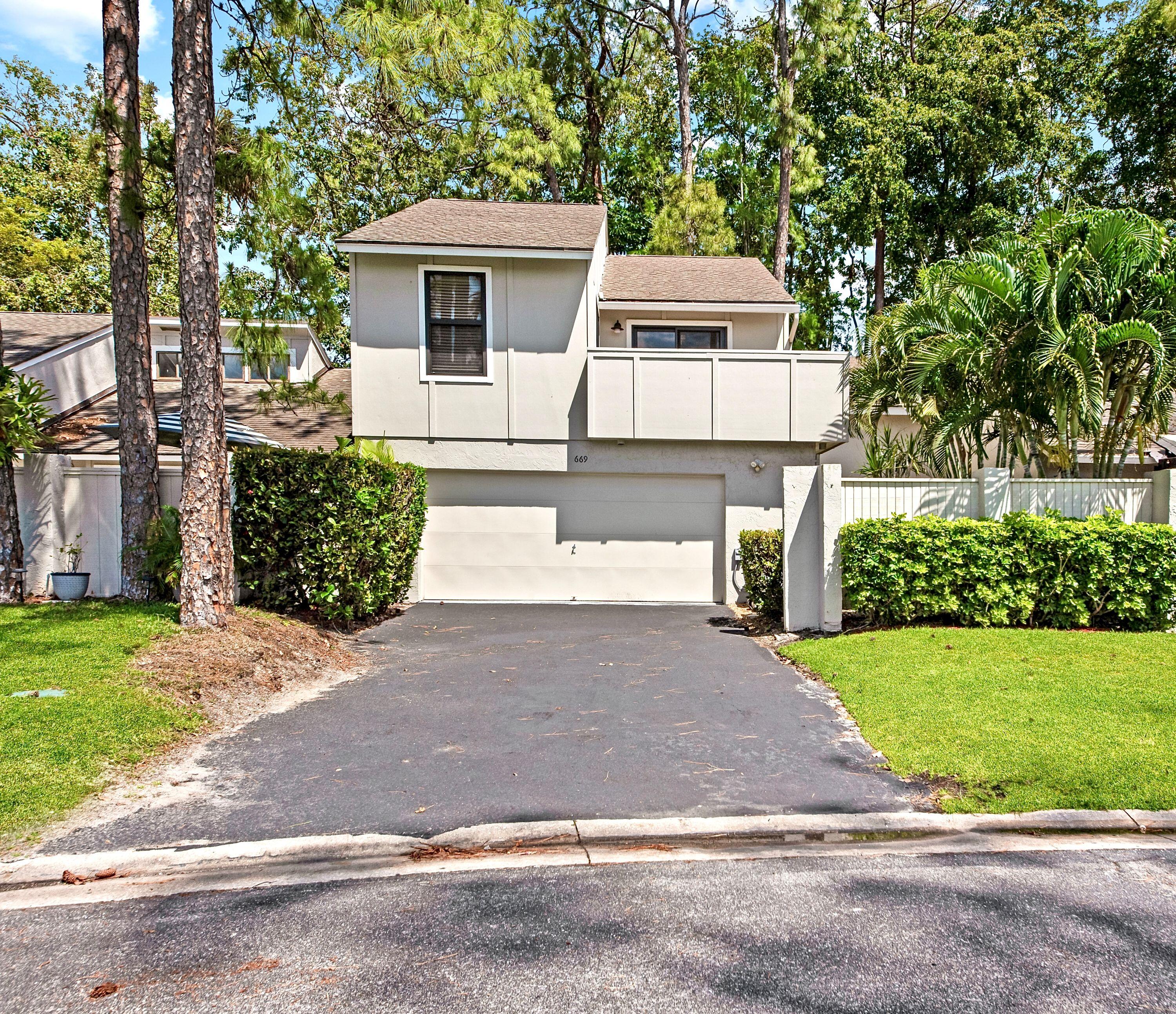 Property for Sale at 669 Spinnaker Court, Wellington, Palm Beach County, Florida - Bedrooms: 3 
Bathrooms: 2.5  - $435,000