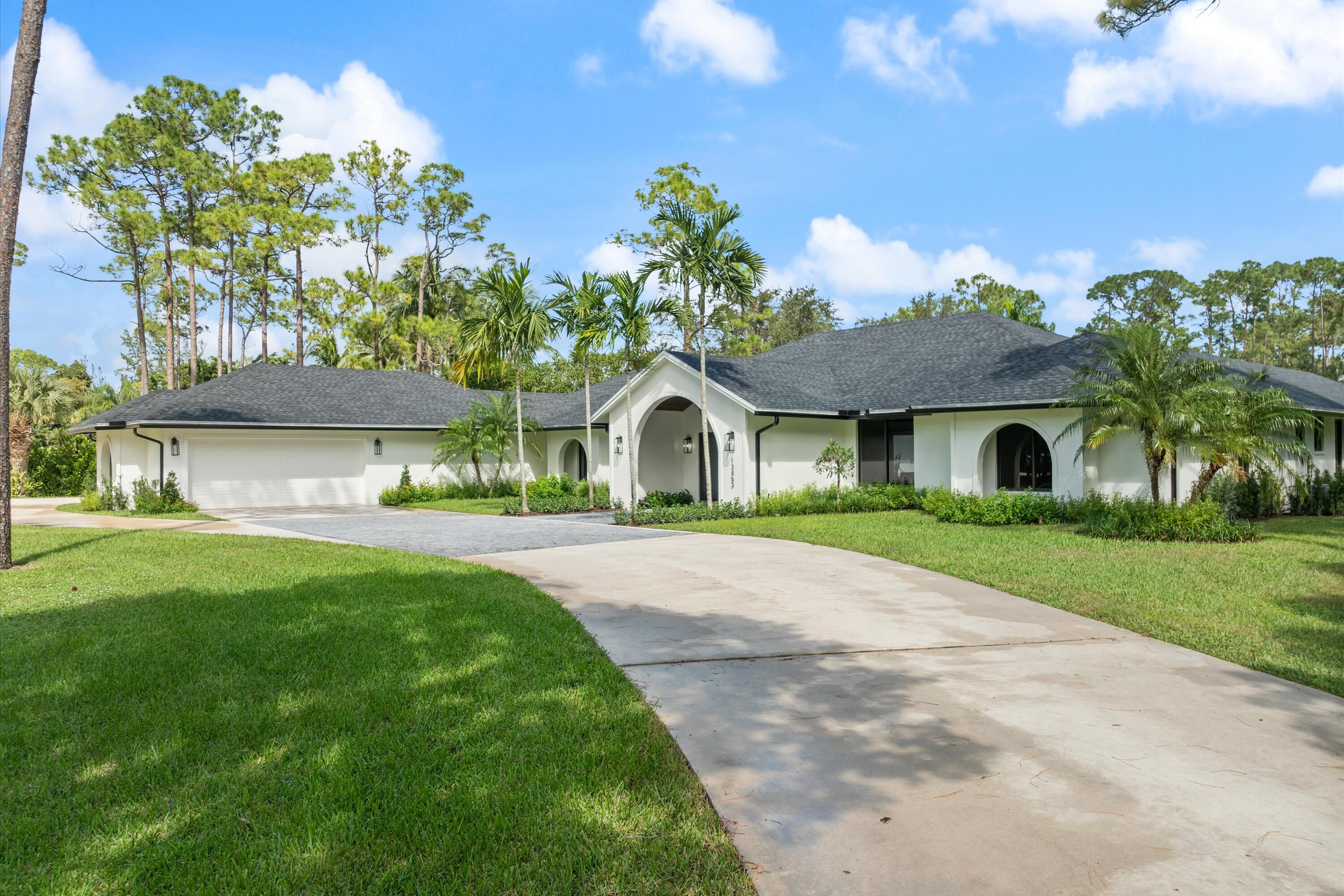 13453 Doubletree Trail, Wellington, Palm Beach County, Florida - 5 Bedrooms  
6.5 Bathrooms - 