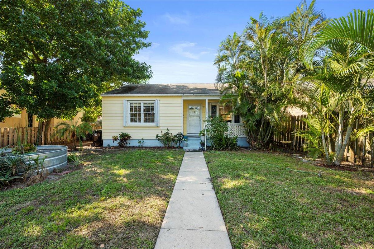 1121 N K Street, Lake Worth Beach, Palm Beach County, Florida - 2 Bedrooms  
1 Bathrooms - 