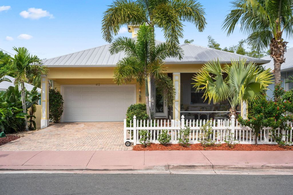 Photo of 412 SW Akron Avenue, Stuart, FL 34994 (MLS # RX-11122787)