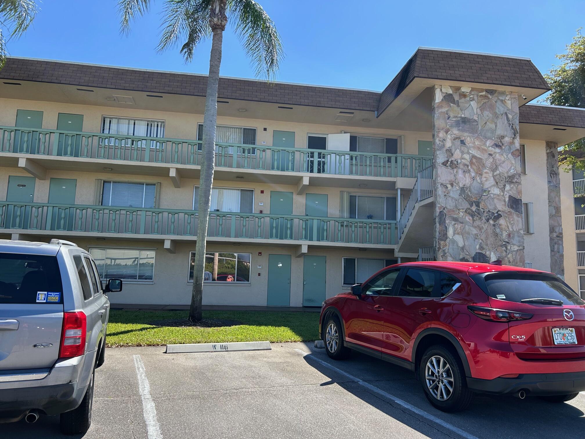 400 Village Green Circle 118, Palm Springs, Miami-Dade County, Florida - 1 Bedrooms  
1 Bathrooms - 