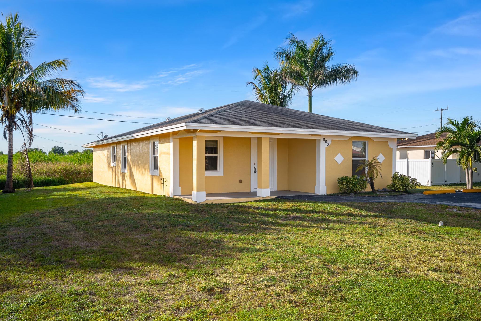 900 Sw 12th Street, Belle Glade, Palm Beach County, Florida - 4 Bedrooms  
3 Bathrooms - 