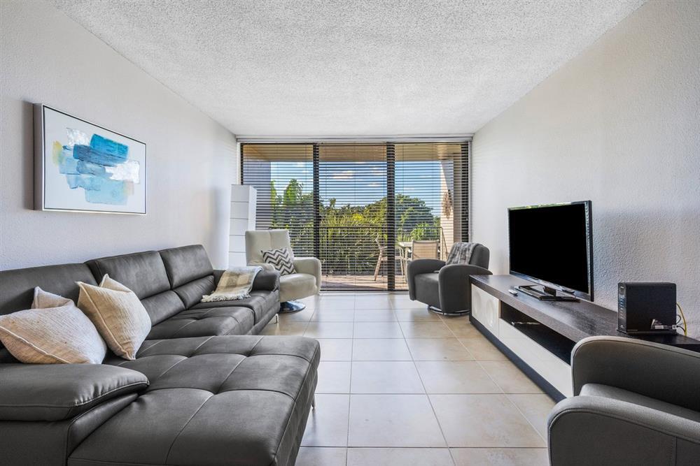 Photo 1 of 1830 Embassy Drive 401, West Palm Beach, Florida, $389,000, Web #: 11055834