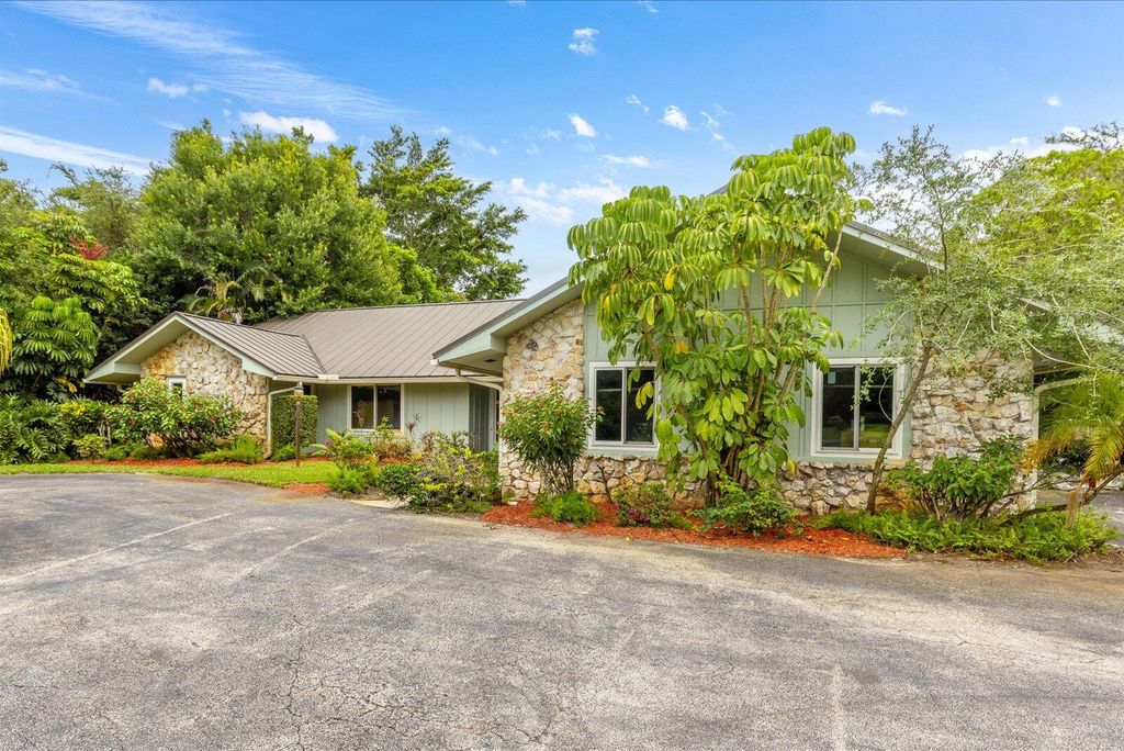 Photo of 1614 SW Saint Andrews Drive, Palm City, FL 34990 (MLS # RX-11088564)