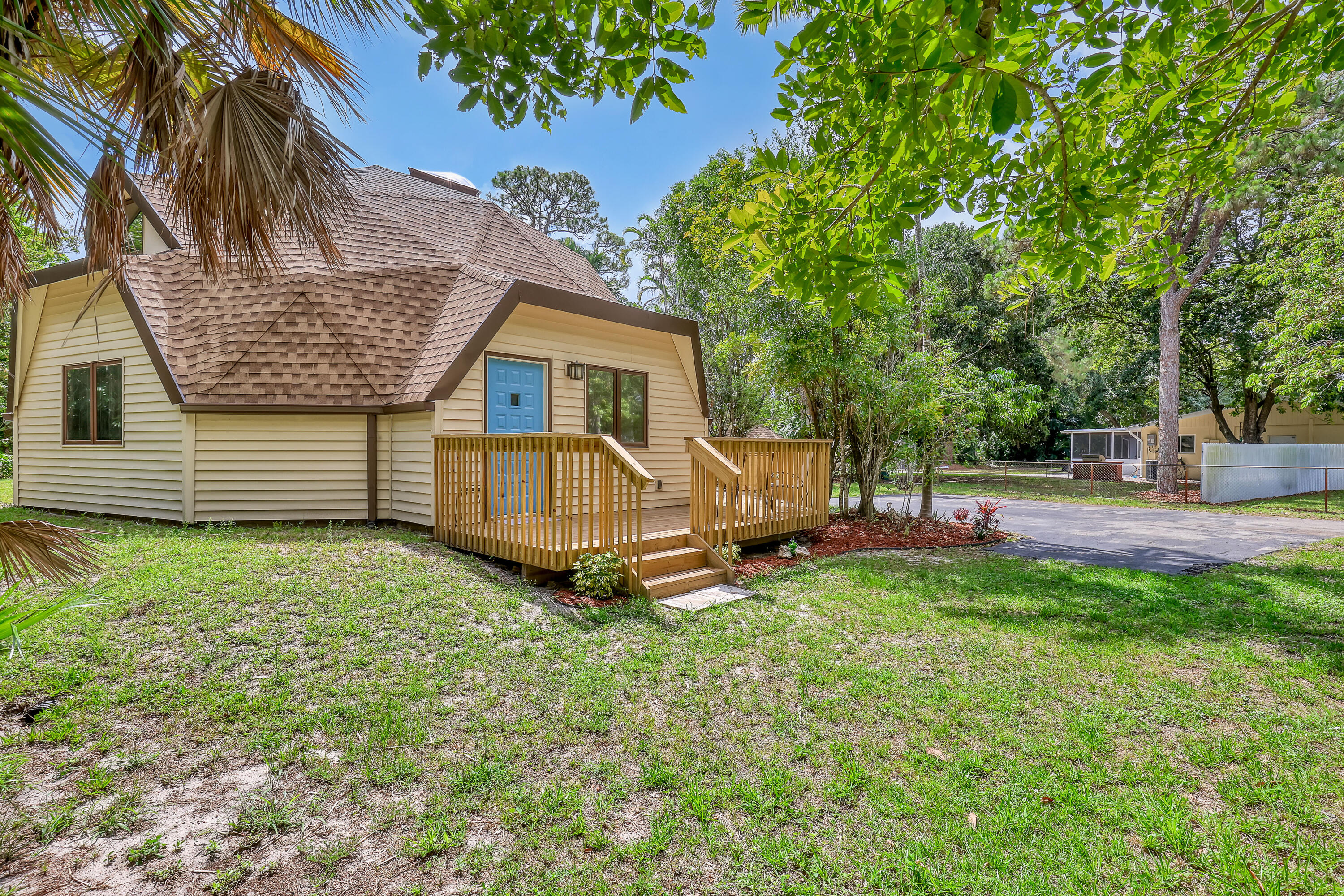 1130 Melinda Lane, Haverhill, Palm Beach County, Florida - 3 Bedrooms  
2 Bathrooms - 