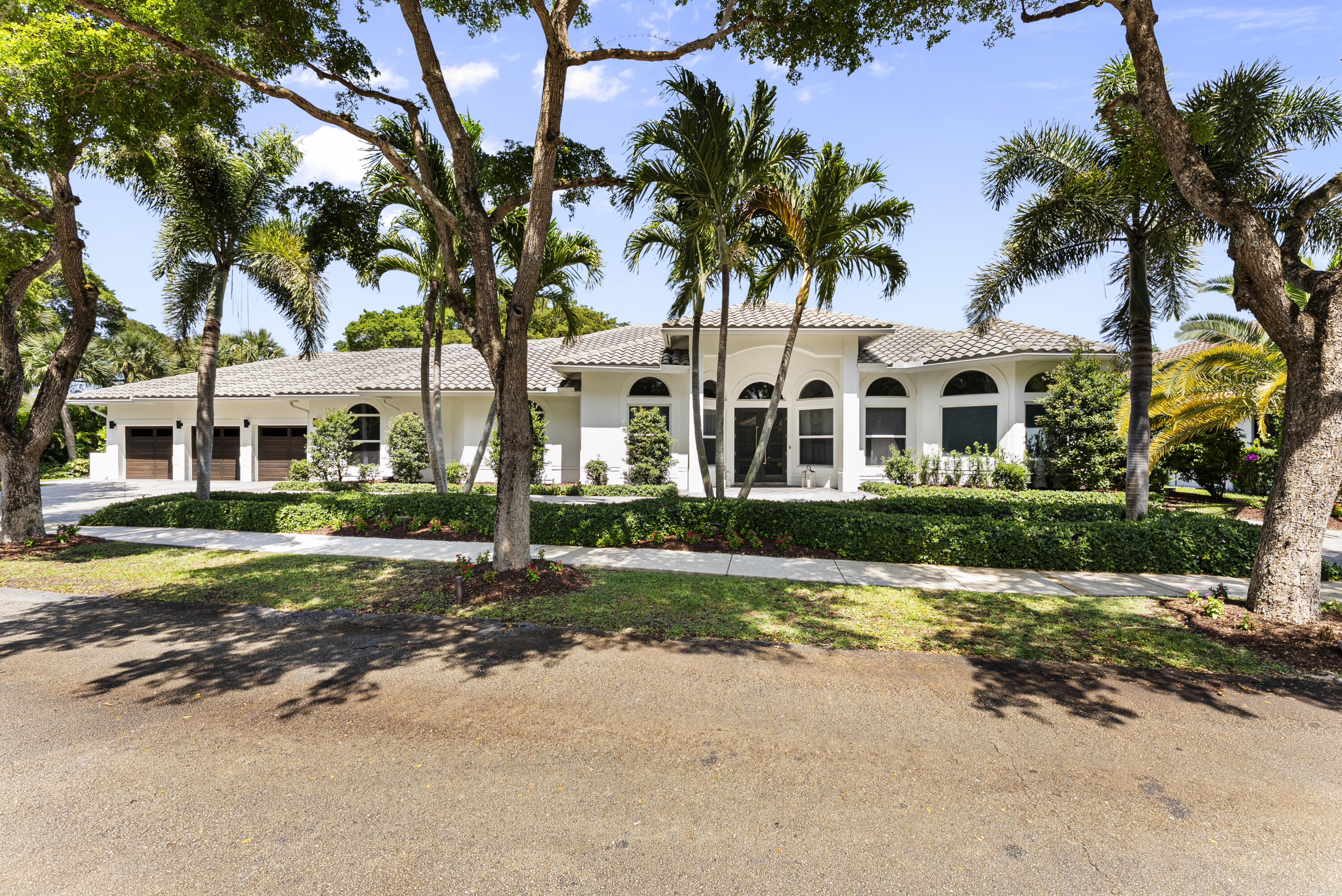 Property for Sale at 1000 Sw 21st Avenue, Boca Raton, Palm Beach County, Florida - Bedrooms: 4 
Bathrooms: 5  - $1,900,000