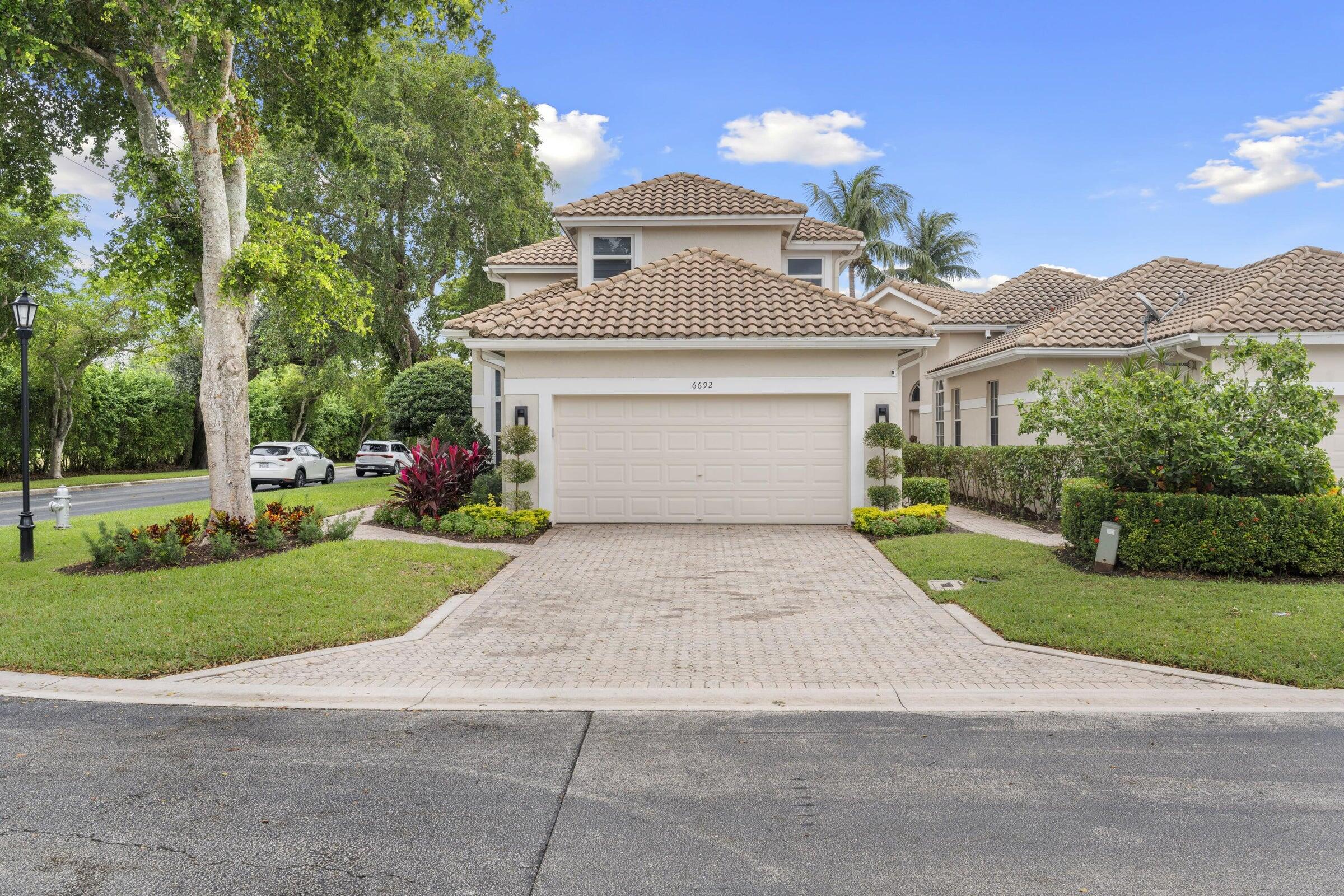 6692 Nw 25th Way, Boca Raton, Palm Beach County, Florida - 3 Bedrooms  
2.5 Bathrooms - 