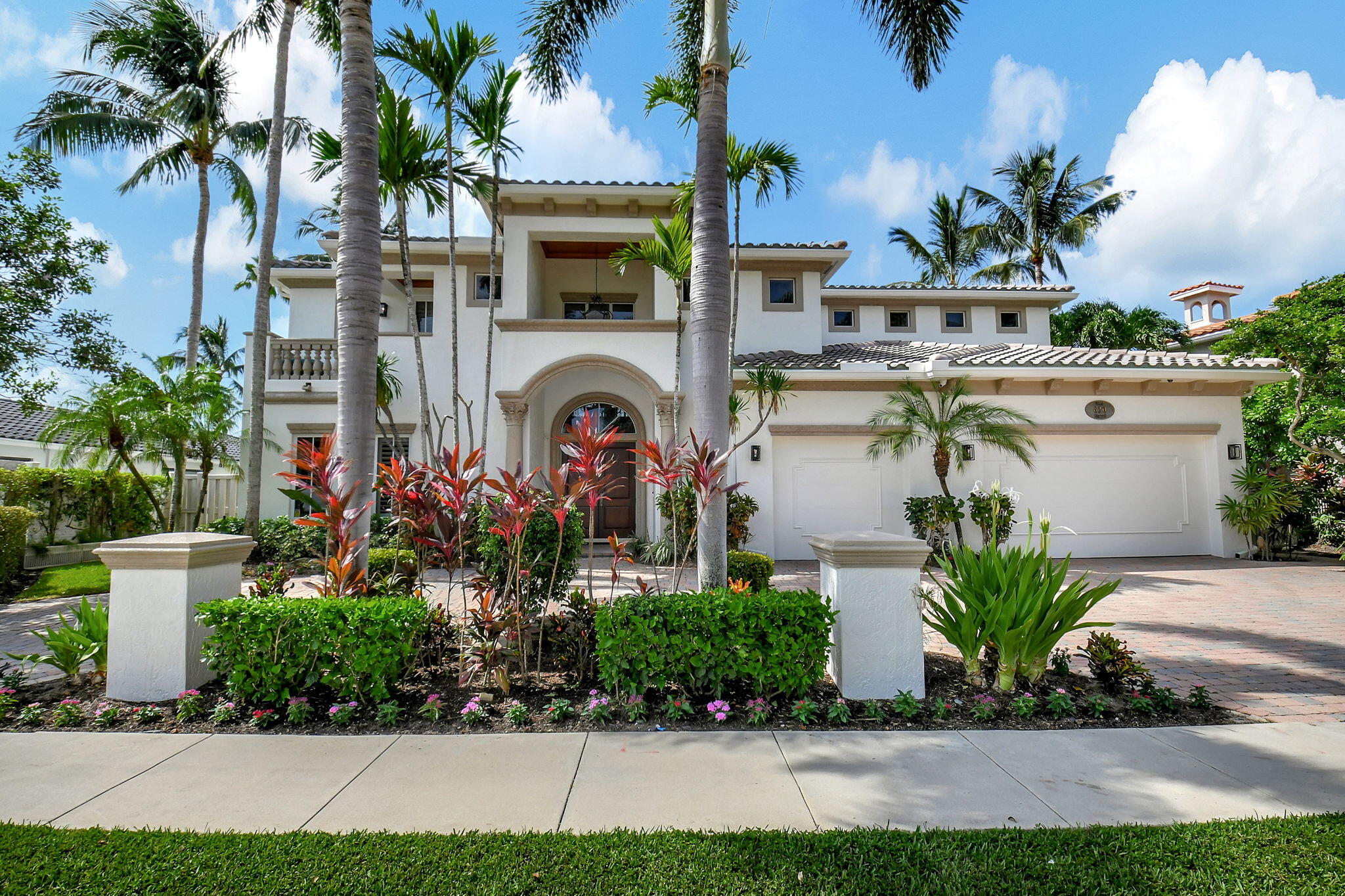 820 Ne Bay Isle Drive, Boca Raton, Palm Beach County, Florida - 5 Bedrooms  
4.5 Bathrooms - 