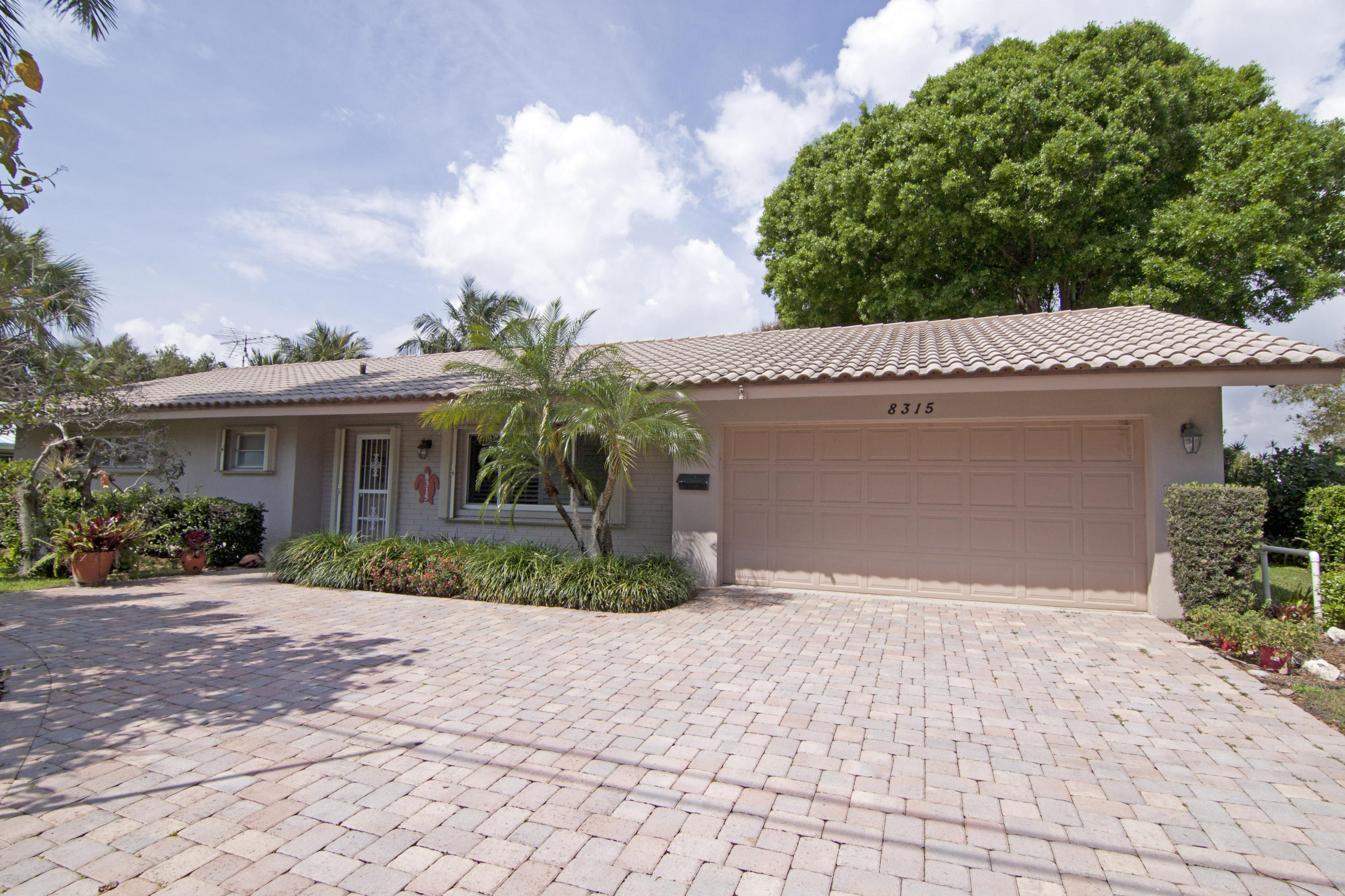 Photo 1 of 8315 Pine Tree Lane, West Palm Beach, Florida, $475,000, Web #: 10221995