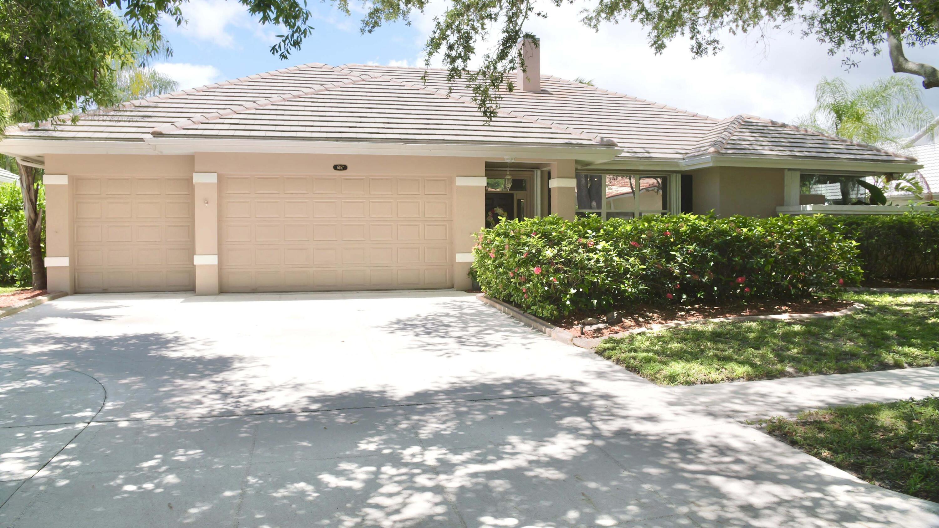 Property for Sale at 6157 Winding Lake Drive, Jupiter, Palm Beach County, Florida - Bedrooms: 4 
Bathrooms: 2.5  - $1,059,000