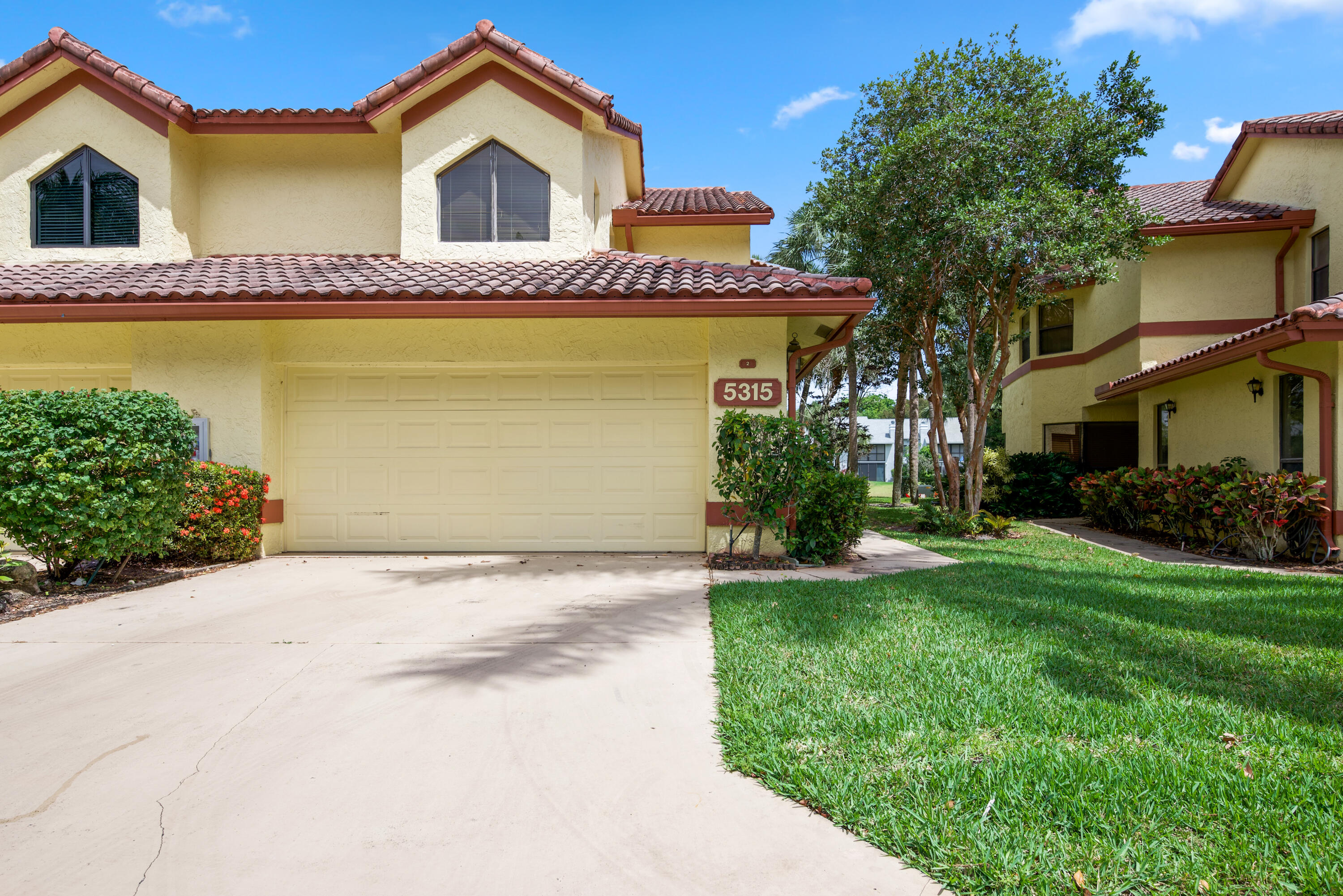 Property for Sale at 5315 10th Fairway Drive 2, Delray Beach, Palm Beach County, Florida - Bedrooms: 3 
Bathrooms: 2.5  - $330,000