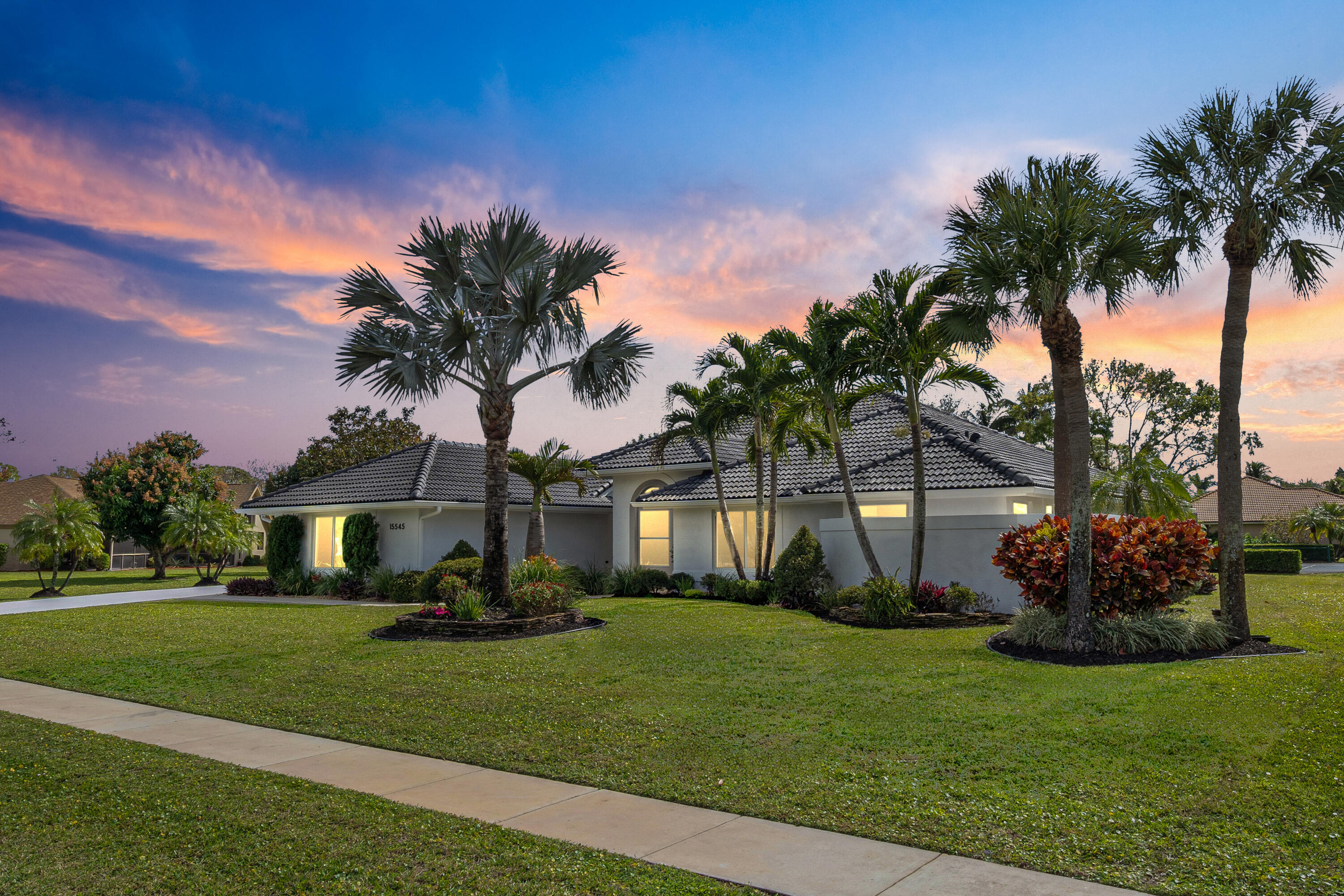 15545 Meadow Wood Drive, Wellington, Palm Beach County, Florida - 6 Bedrooms  
3.5 Bathrooms - 