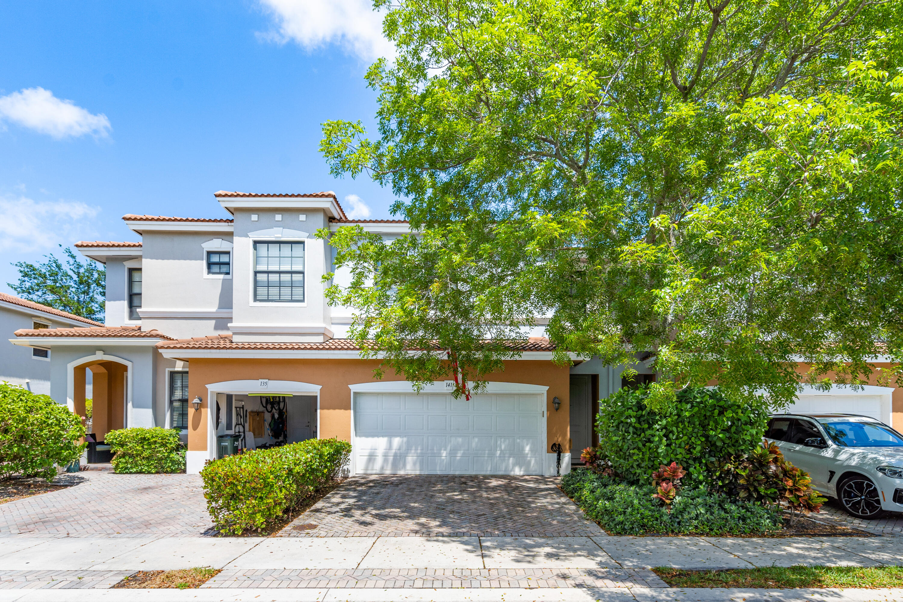 Property for Sale at 141 W Astor Circle, Delray Beach, Palm Beach County, Florida - Bedrooms: 3 
Bathrooms: 2.5  - $510,000