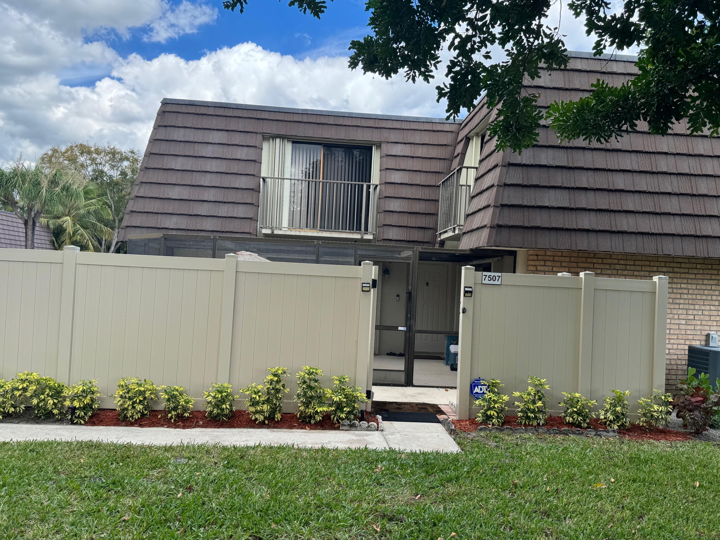 Property for Sale at 7507 75th Way, West Palm Beach, Palm Beach County, Florida - Bedrooms: 2 
Bathrooms: 2.5  - $269,900