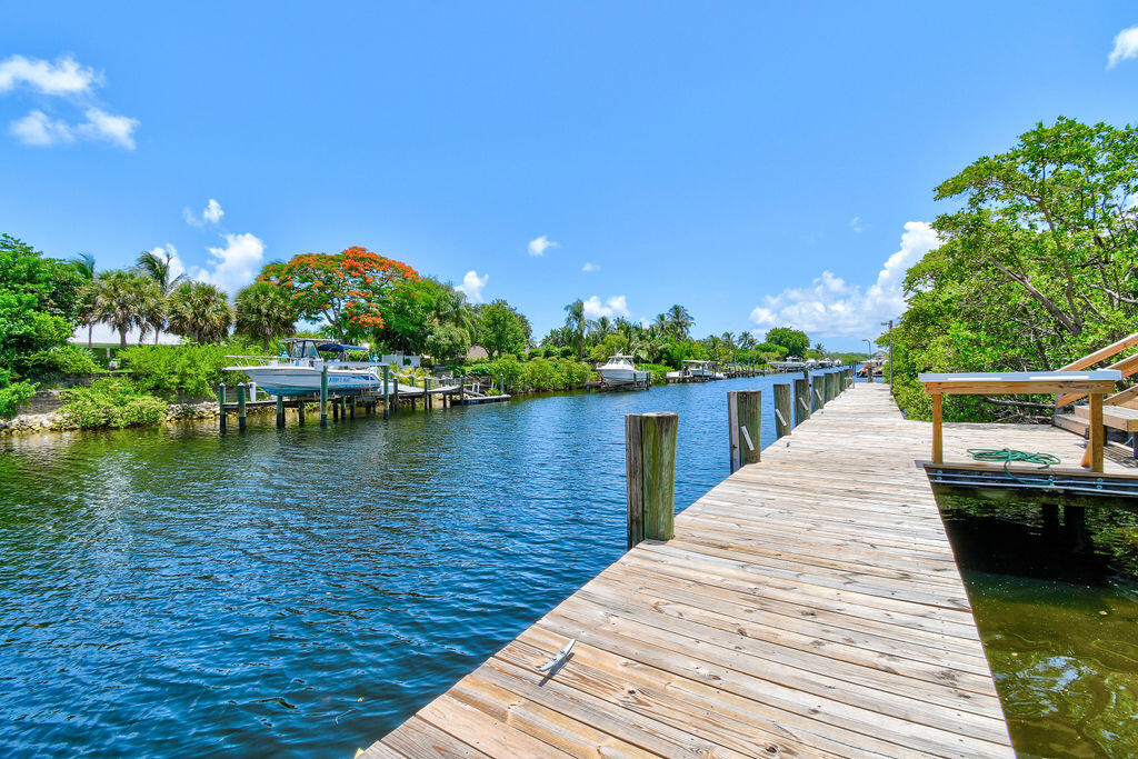 813 Hummingbird Way 7A, North Palm Beach, Miami-Dade County, Florida - 2 Bedrooms  
1 Bathrooms - 