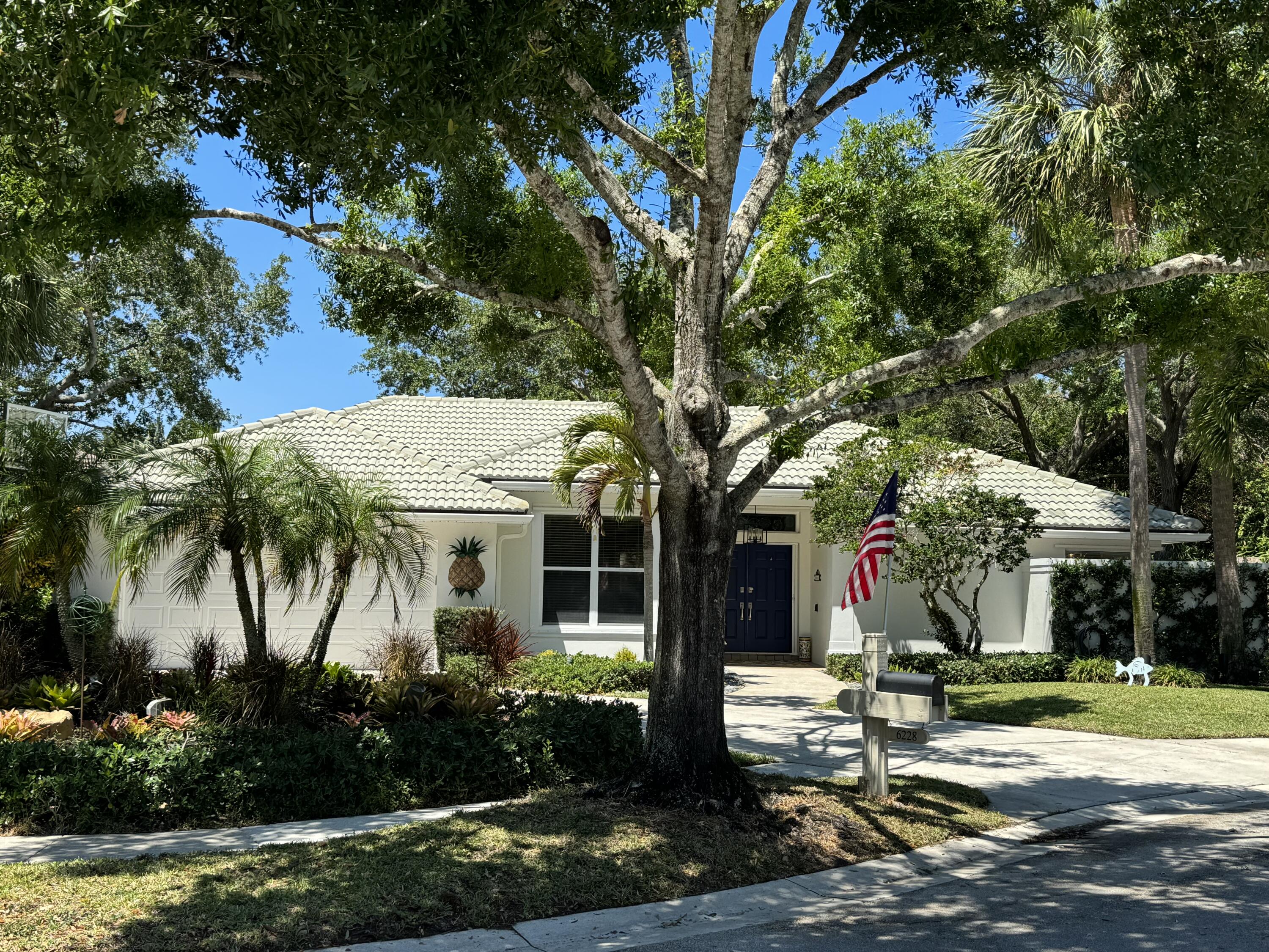 Property for Sale at 6228 Winding Lake Drive, Jupiter, Palm Beach County, Florida - Bedrooms: 4 
Bathrooms: 3  - $990,000