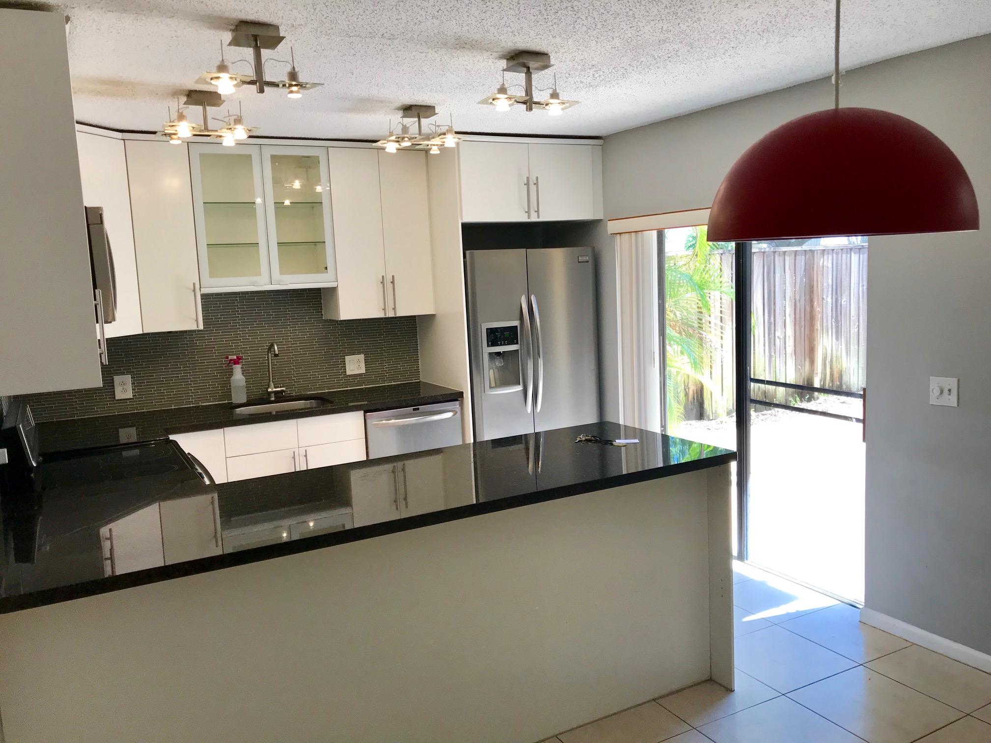Photo 1 of 1700 Embassy Drive 502, West Palm Beach, Florida, $1,600, Web #: 10448476