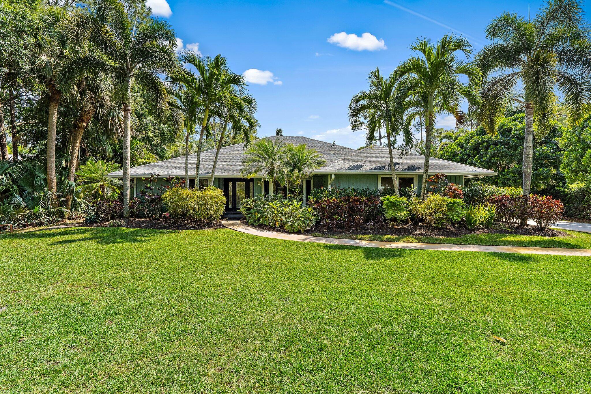 Property for Sale at 10226 Trailwood Circle, Jupiter, Palm Beach County, Florida - Bedrooms: 4 
Bathrooms: 3  - $1,125,000