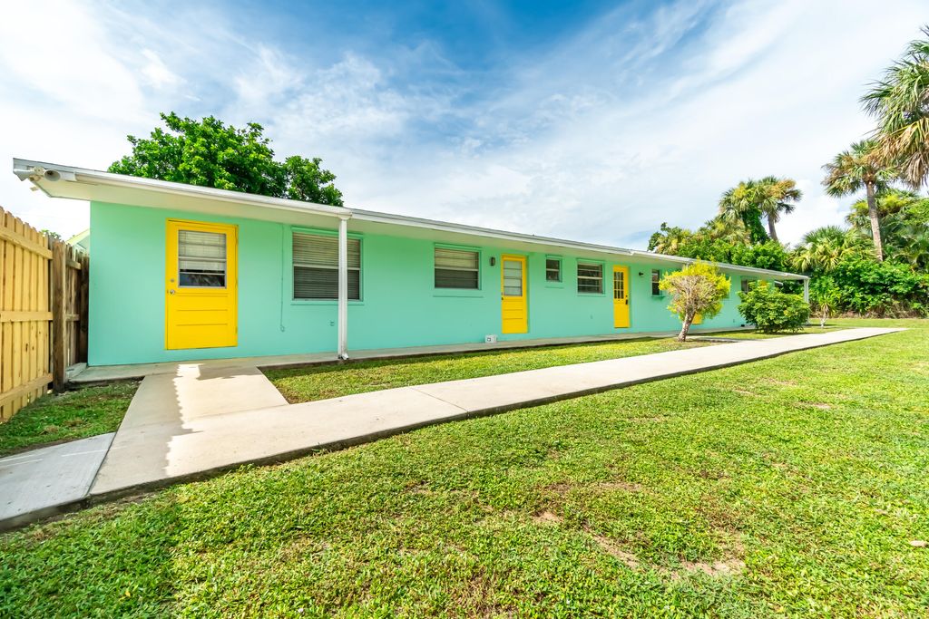 Photo of 2546 NE Hickory Avenue #B Efficiency, Jensen Beach, FL 34957 (MLS # RX-10998024)