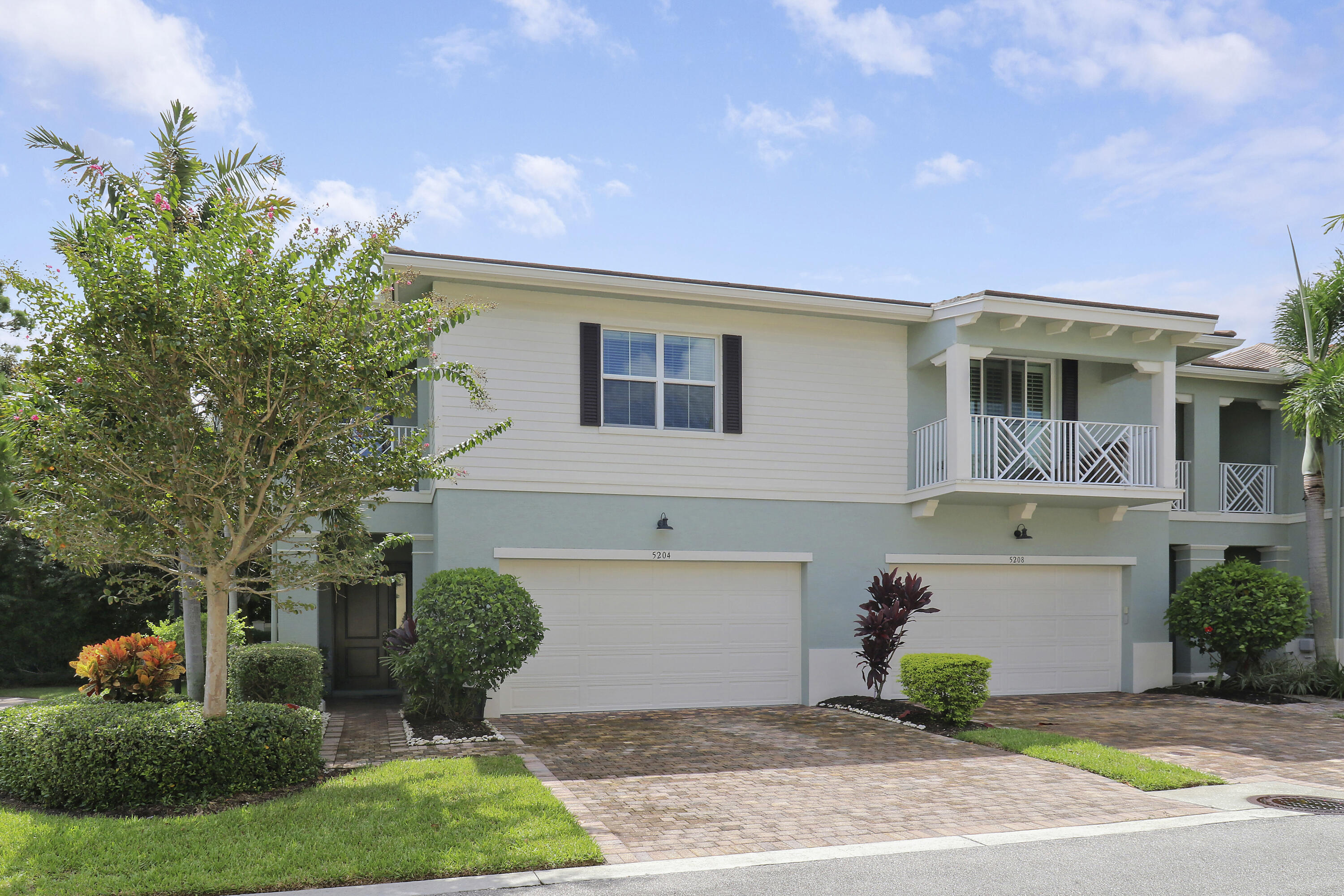 5204 Cambridge Court, Palm Beach Gardens, Palm Beach County, Florida - 3 Bedrooms  
2.5 Bathrooms - 