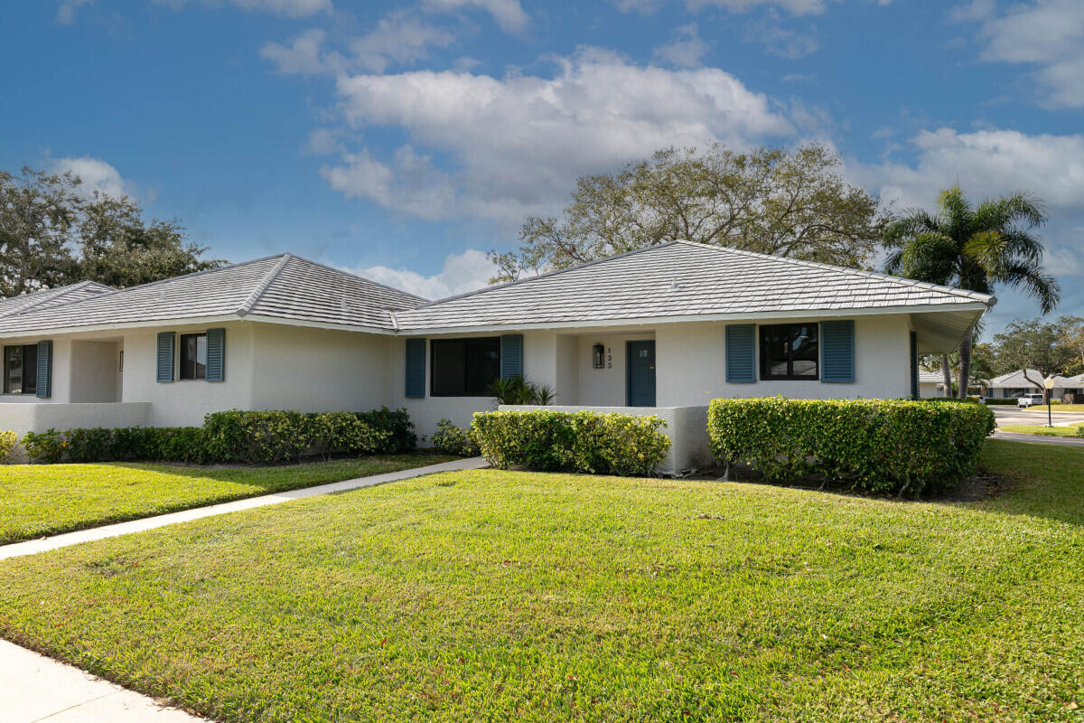 133 Club Drive, Palm Beach Gardens, Palm Beach County, Florida - 2 Bedrooms  
2 Bathrooms - 