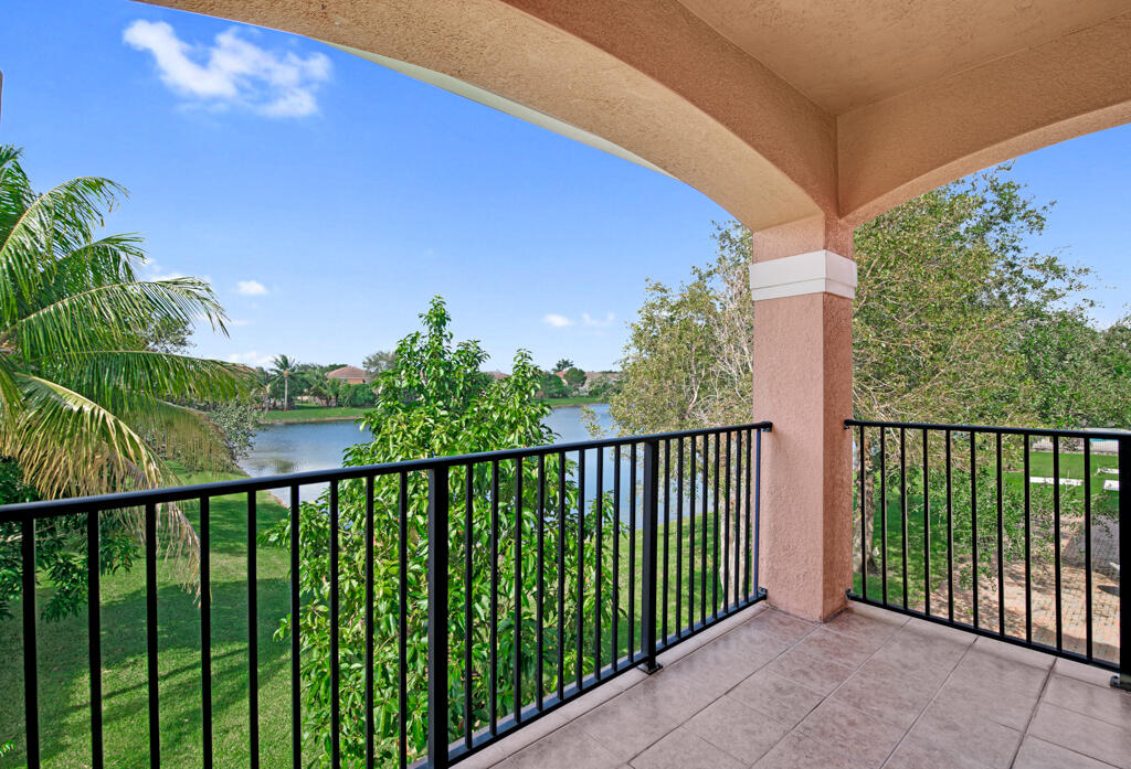 Property for Sale at 514 Cresta Circle, West Palm Beach, Palm Beach County, Florida - Bedrooms: 4 
Bathrooms: 4  - $789,000