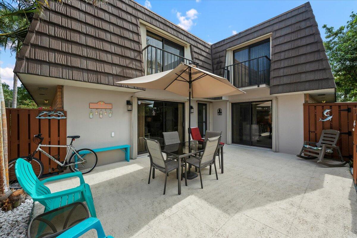 Property for Sale at 2022 20th Court, Jupiter, Palm Beach County, Florida - Bedrooms: 2 
Bathrooms: 2.5  - $475,000