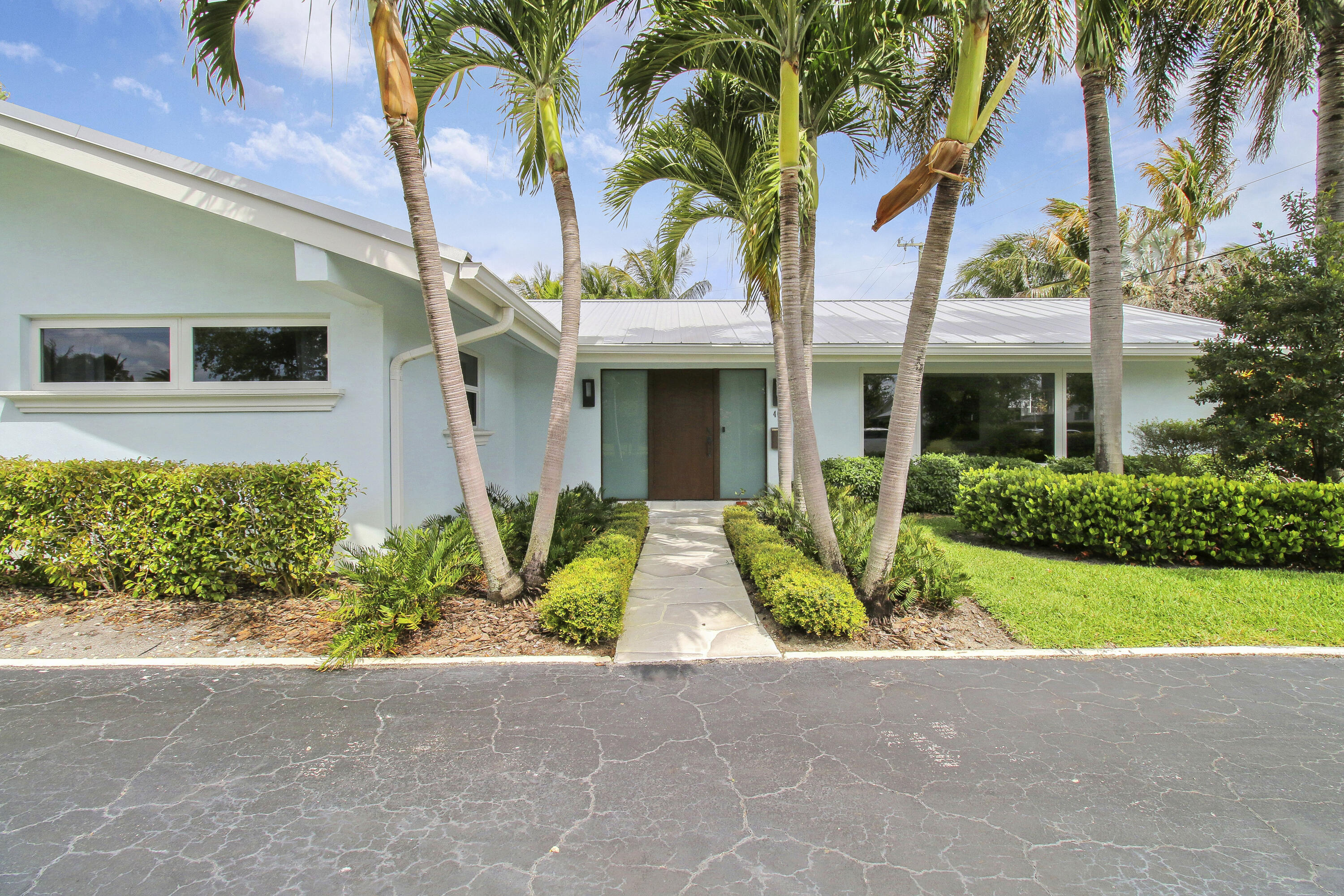 407 Privateer Road, North Palm Beach, Miami-Dade County, Florida - 3 Bedrooms  
2 Bathrooms - 