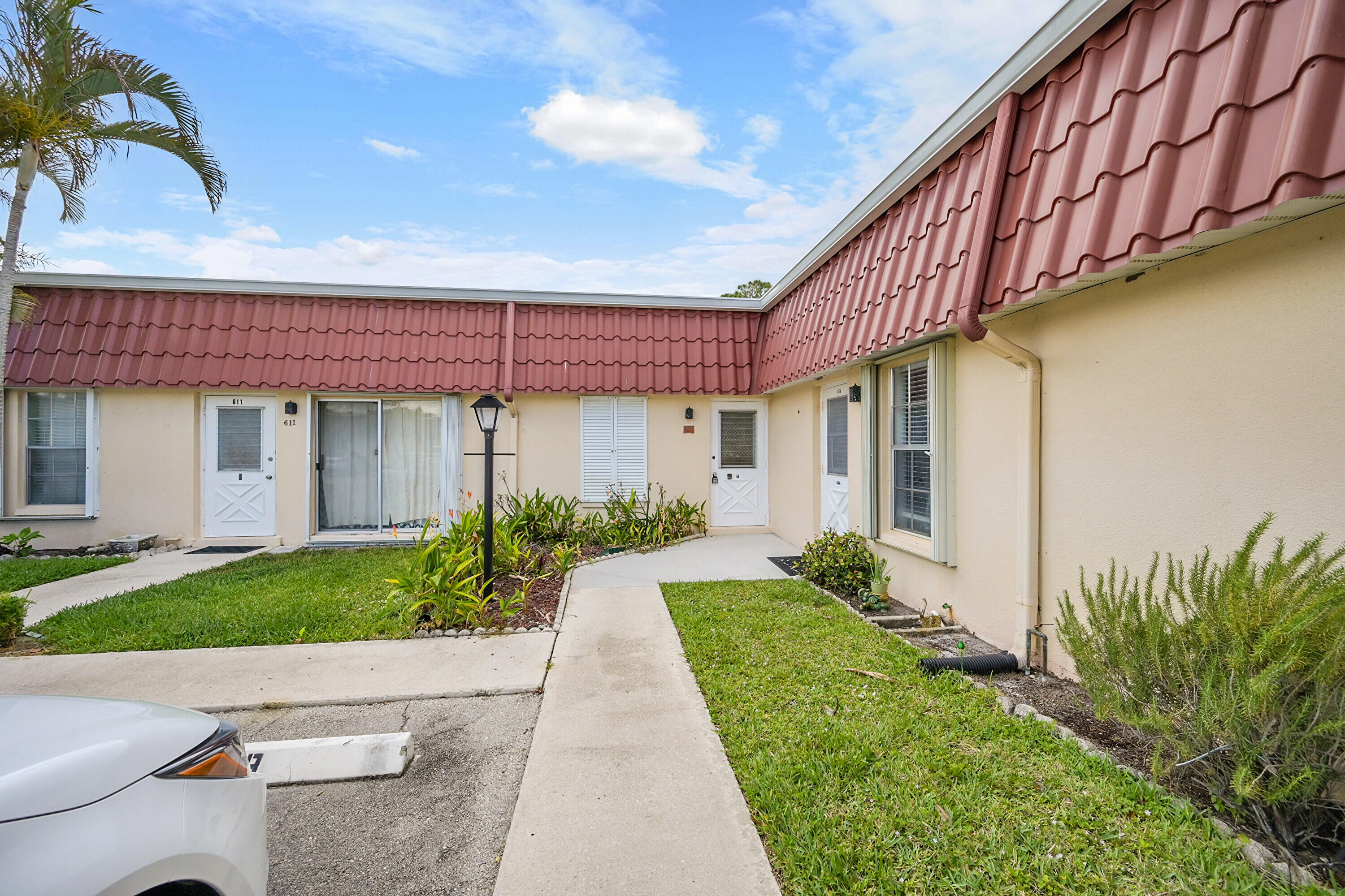 Property for Sale at 613 Laconia Circle, Lake Worth, Palm Beach County, Florida - Bedrooms: 2 
Bathrooms: 2  - $140,000