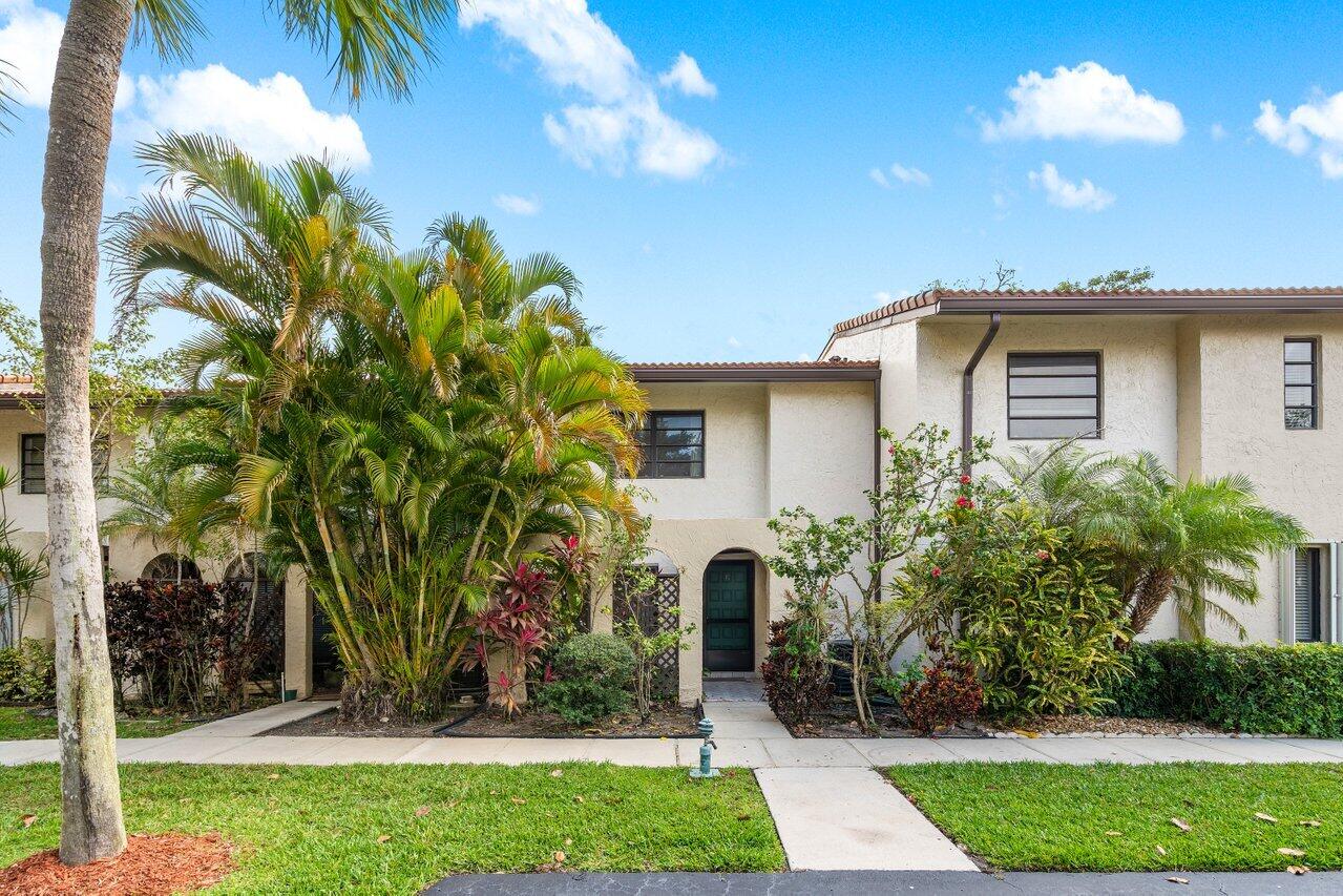 21648 Cypress Road 13E, Boca Raton, Palm Beach County, Florida - 2 Bedrooms  
2.5 Bathrooms - 