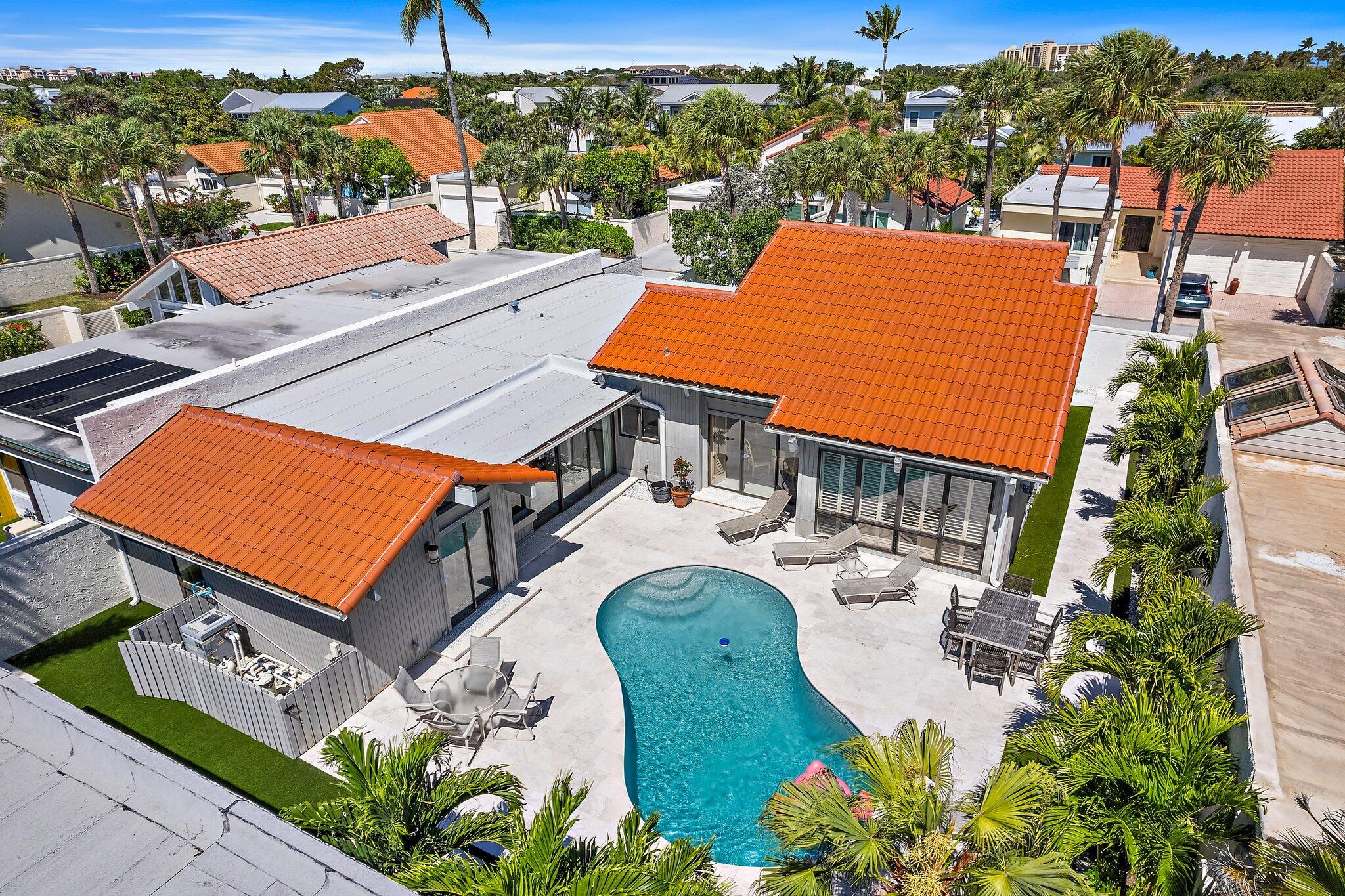 Property for Sale at 131 Bonefish Circle, Jupiter, Palm Beach County, Florida - Bedrooms: 3 
Bathrooms: 3.5  - $1,550,000