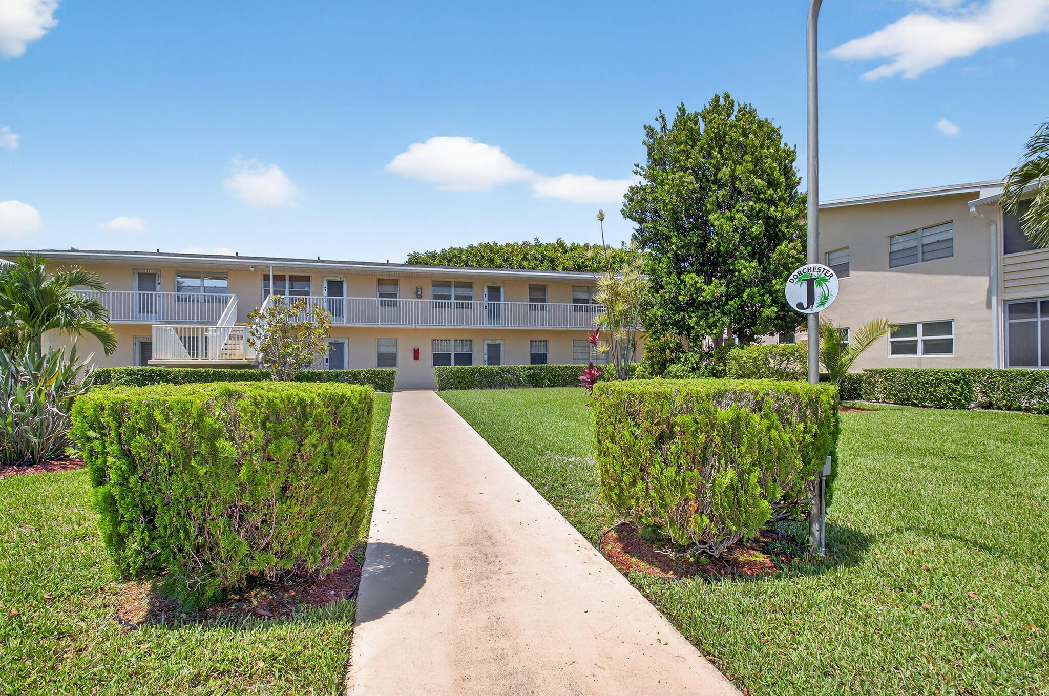 216 Dorchester J, West Palm Beach, Palm Beach County, Florida - 2 Bedrooms  
1.5 Bathrooms - 