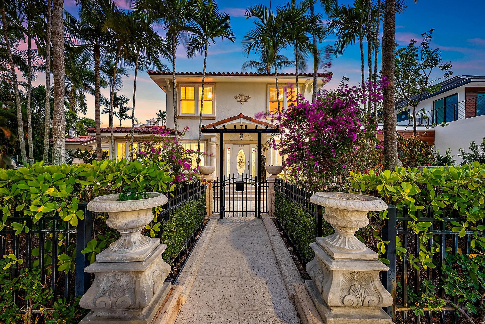 Property for Sale at 228 9th Street, West Palm Beach, Palm Beach County, Florida - Bedrooms: 6 
Bathrooms: 4.5  - $4,650,000