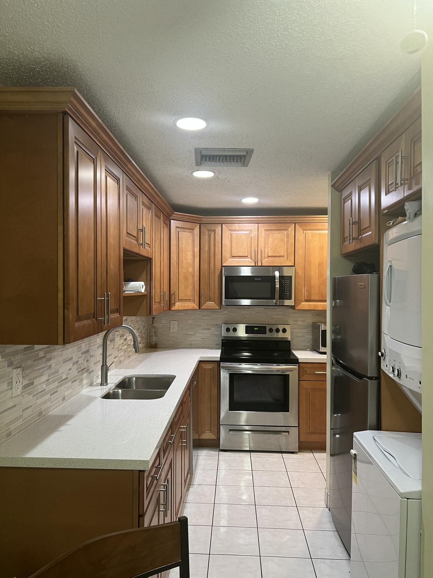 Property for Sale at 1835 Nw 18th Street St 104, Delray Beach, Palm Beach County, Florida - Bedrooms: 2 
Bathrooms: 2  - $189,900