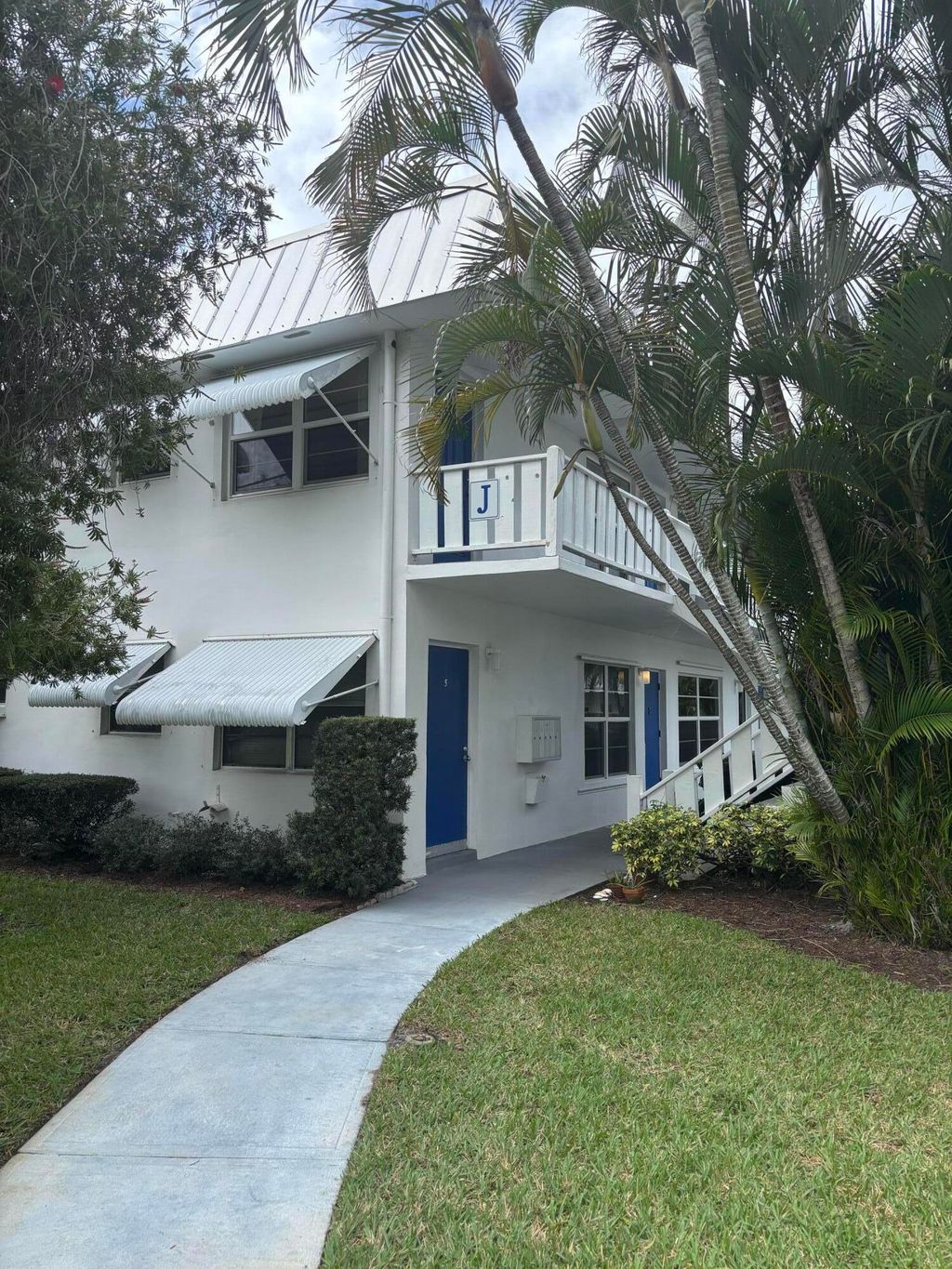 Photo of 2929 SE Ocean Boulevard #J10, Stuart, FL 34996 (MLS # RX-11108428)