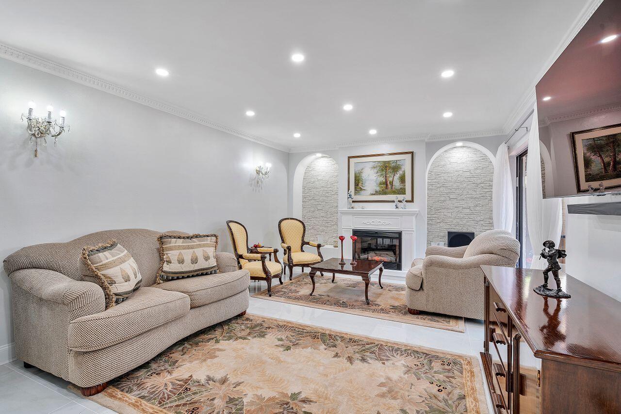 7678 Courtyard Run, Boca Raton, Palm Beach County, Florida - 3 Bedrooms  
2.5 Bathrooms - 