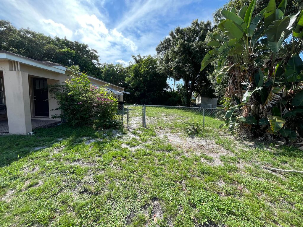 Photo of 1010 S 7th Street, Fort Pierce, FL 34950 (MLS # RX-11019325)