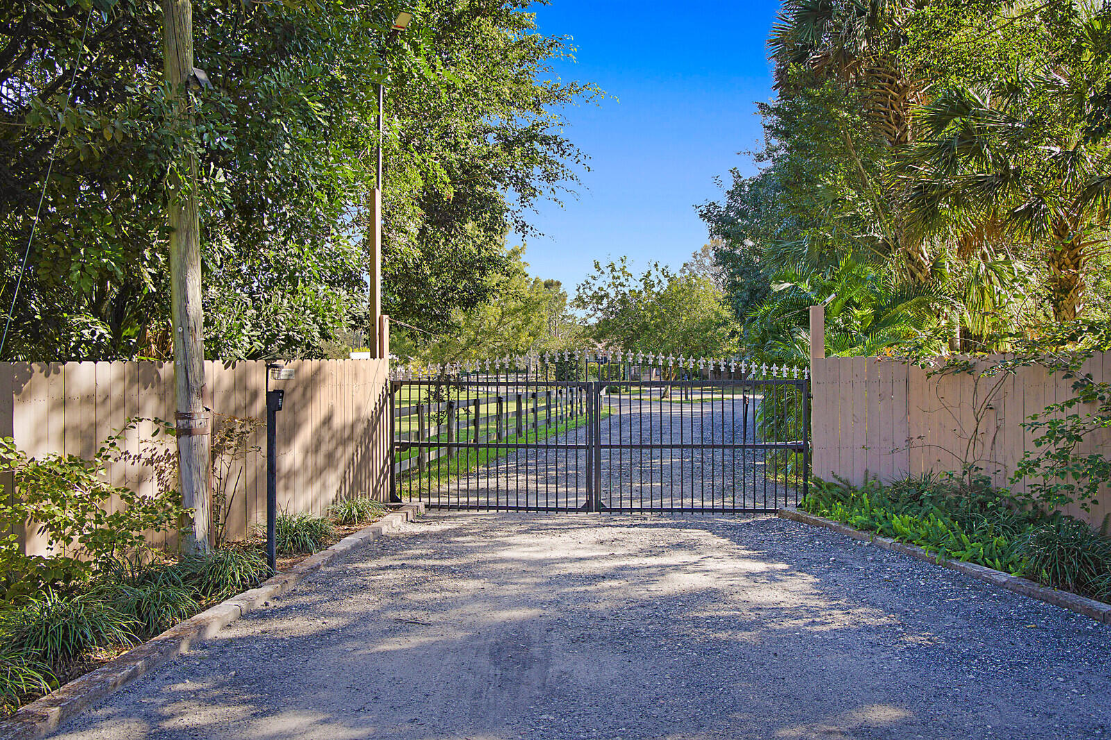 24542376 E Road, Loxahatchee Groves, Palm Beach County, Florida - 3 Bedrooms  
2 Bathrooms - 