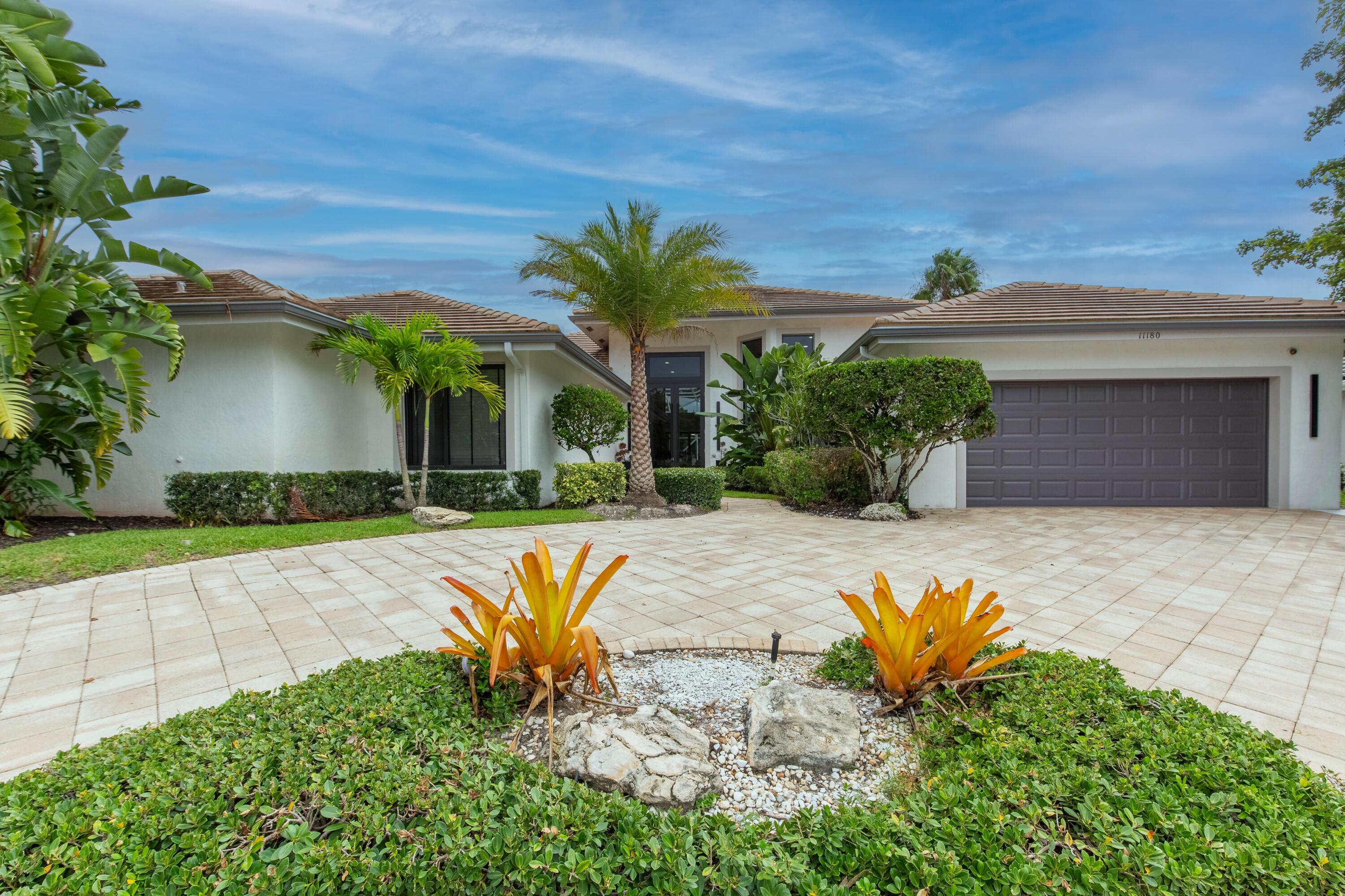 11180 Isle Brook Court, Wellington, Palm Beach County, Florida - 4 Bedrooms  
4 Bathrooms - 