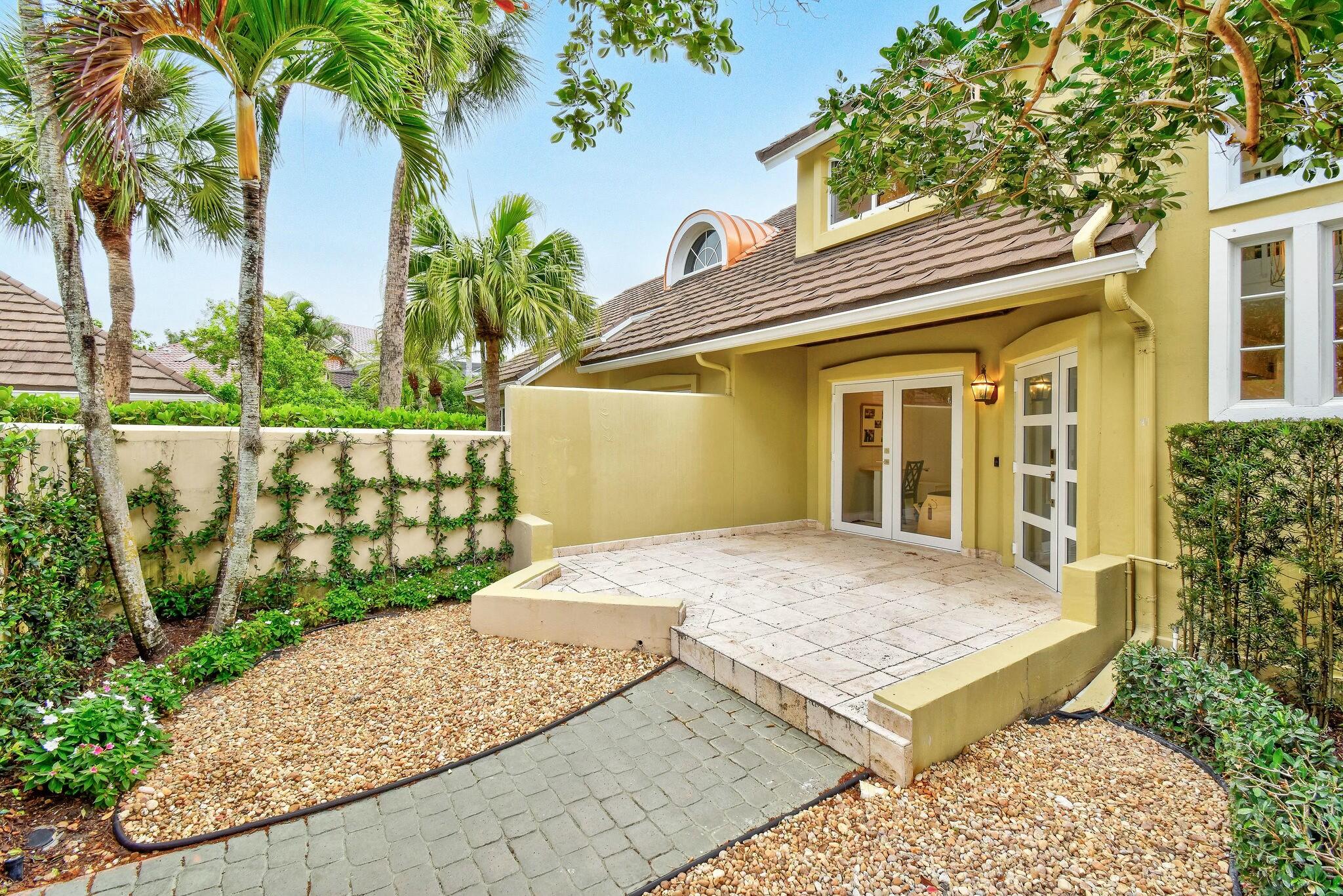 Property for Sale at 2576 Muirfield Court, Wellington, Palm Beach County, Florida - Bedrooms: 2 
Bathrooms: 2.5  - $975,000