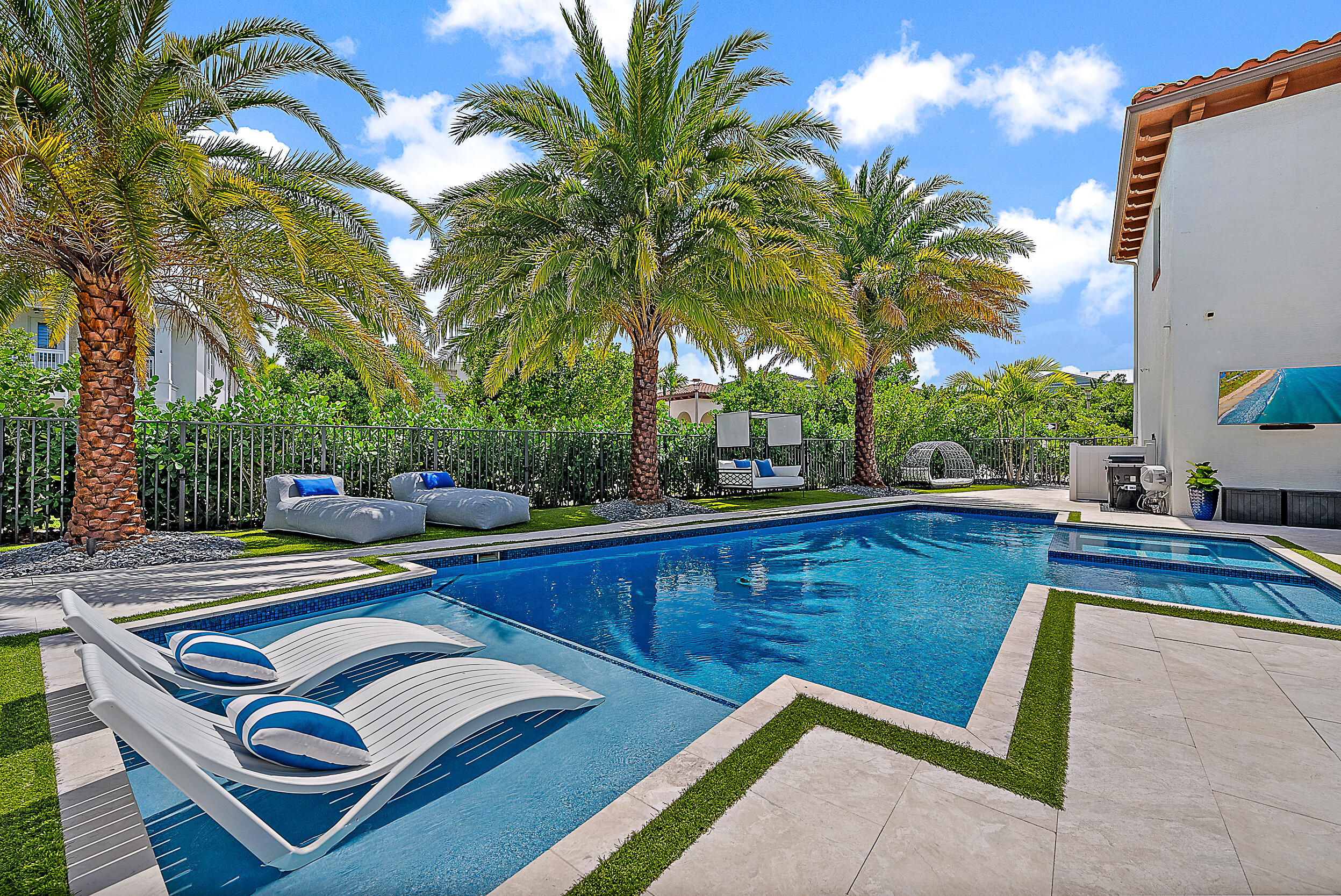 2069 Dickens Terrace, Palm Beach Gardens, Palm Beach County, Florida - 4 Bedrooms  
3.5 Bathrooms - 