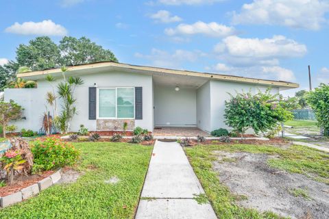 Photo of 100 SE Celestia Court, Port Saint Lucie, FL 34952 (MLS # RX-11129317)