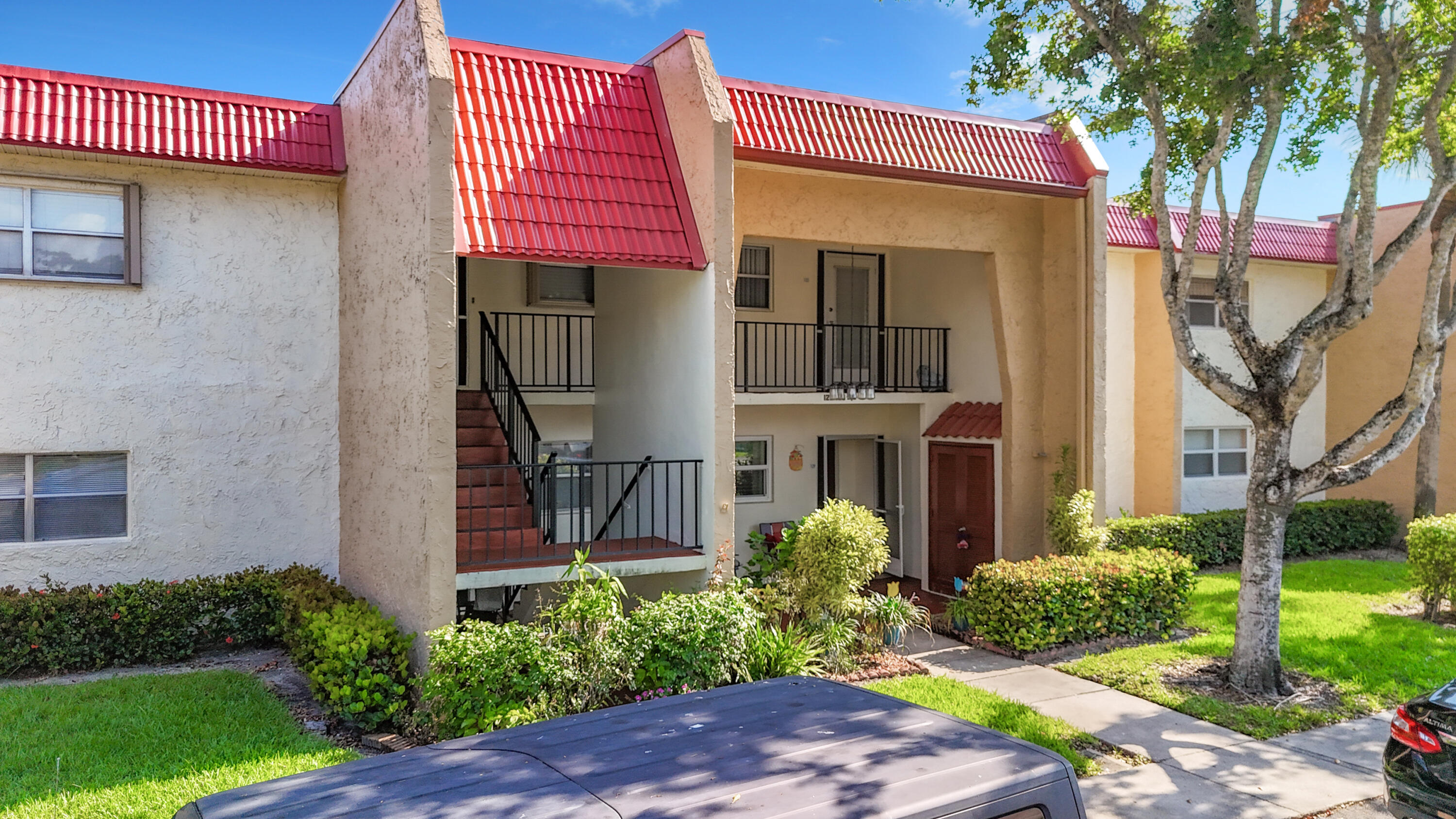 Property for Sale at 133 Lake Evelyn Drive, West Palm Beach, Palm Beach County, Florida - Bedrooms: 2 
Bathrooms: 2  - $199,000