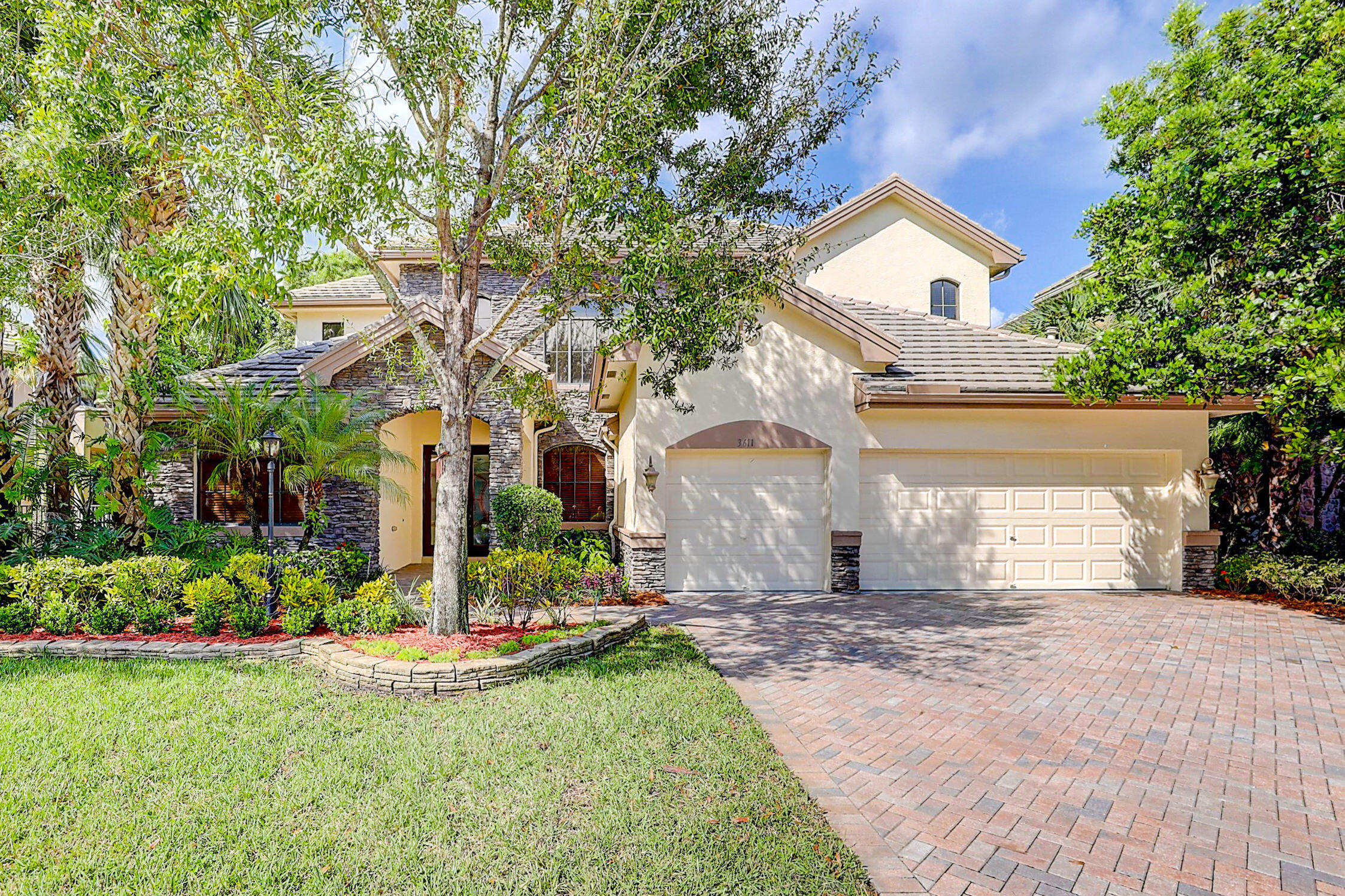 Property for Sale at 3611 Collonade Drive, Wellington, Palm Beach County, Florida - Bedrooms: 5 
Bathrooms: 5.5  - $1,140,000