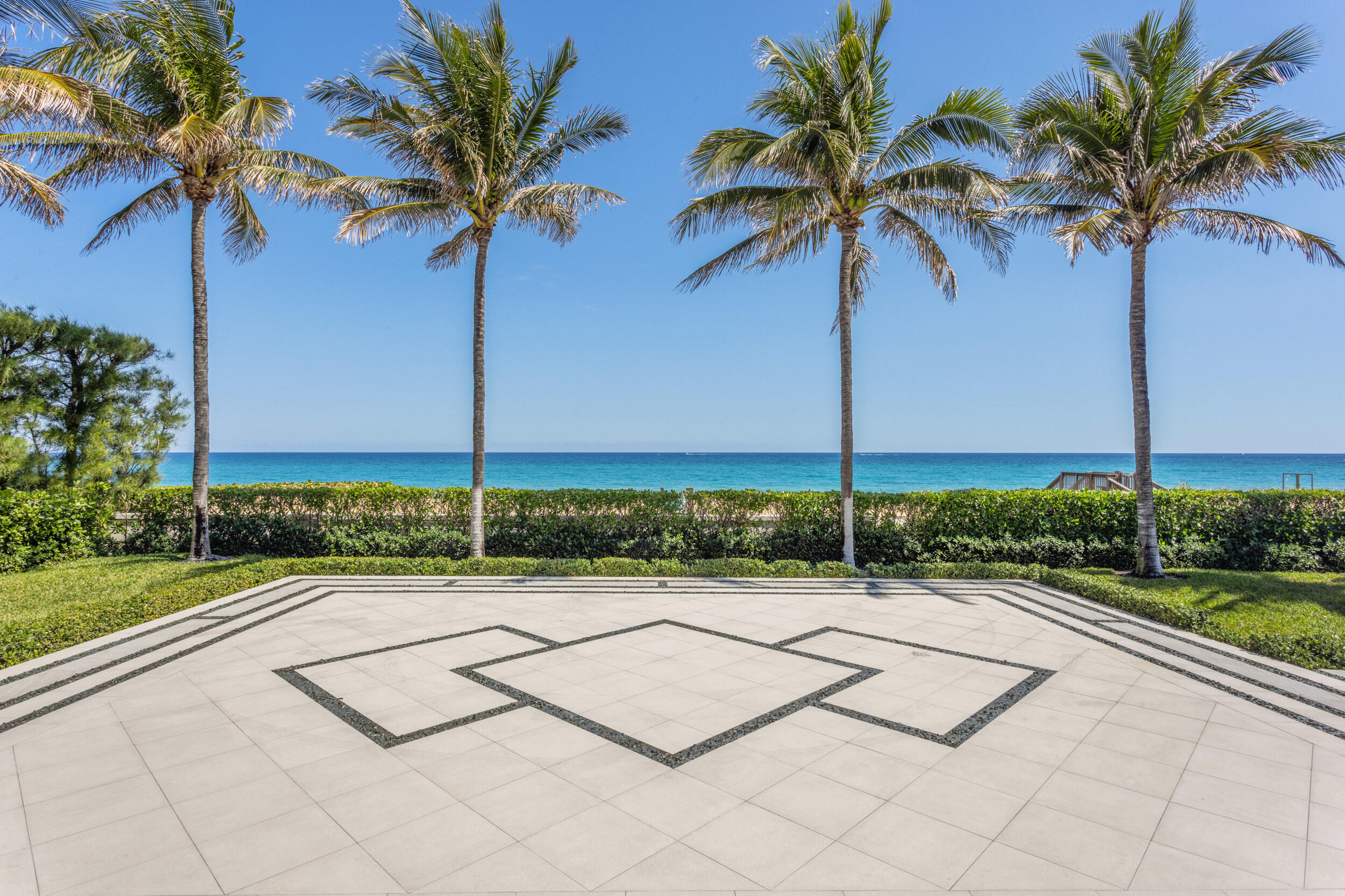1740 S Ocean Boulevard, Palm Beach, Palm Beach County, Florida - 5 Bedrooms  
5.5 Bathrooms - 