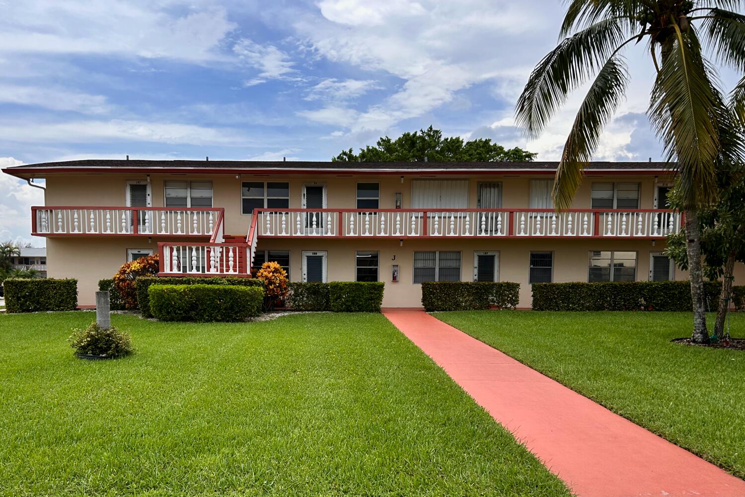 186 Chatham J, West Palm Beach, Palm Beach County, Florida - 2 Bedrooms  
1.5 Bathrooms - 