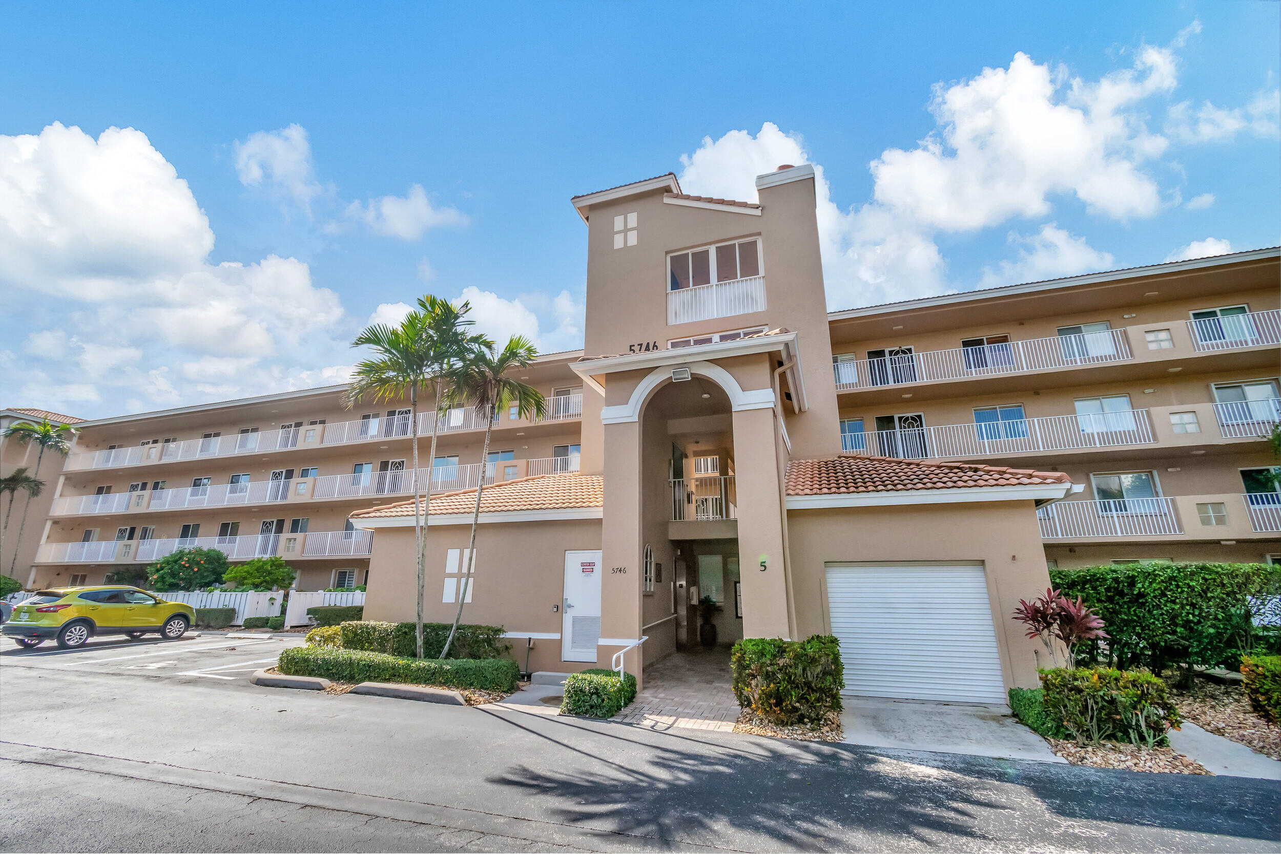 5746 Crystal Shores Drive 204, Boynton Beach, Palm Beach County, Florida - 3 Bedrooms  
2 Bathrooms - 