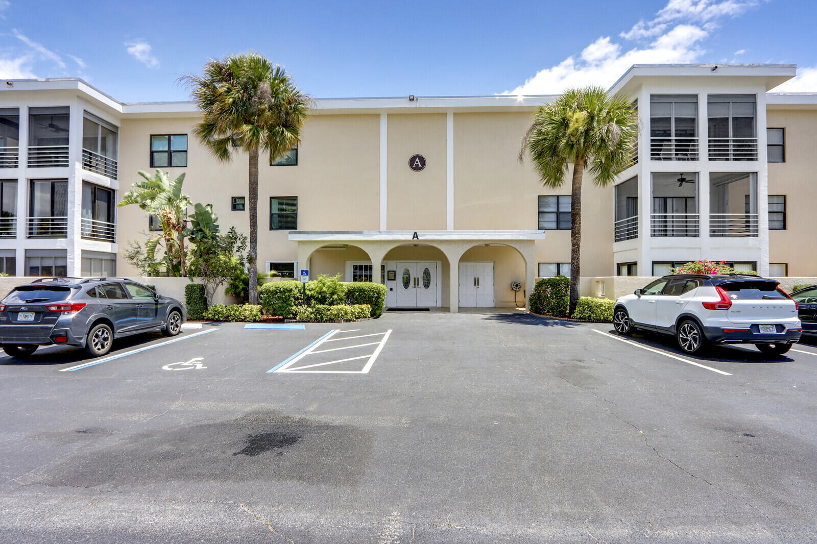 300 N Highway A1a 204A, Jupiter, Palm Beach County, Florida - 2 Bedrooms  
2.5 Bathrooms - 