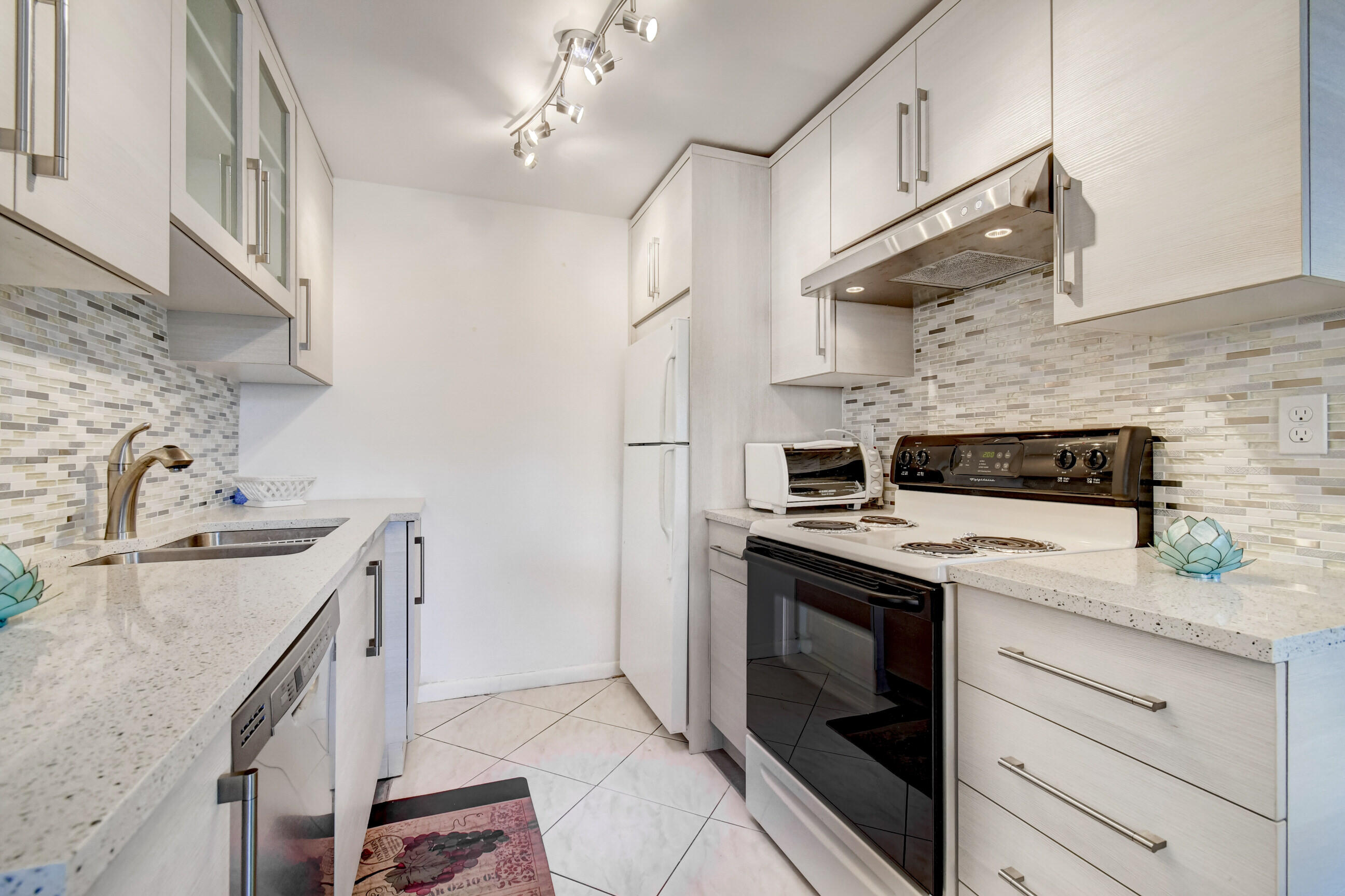 Property for Sale at 2070 Guildford D, Boca Raton, Palm Beach County, Florida - Bedrooms: 2 
Bathrooms: 1.5  - $139,000